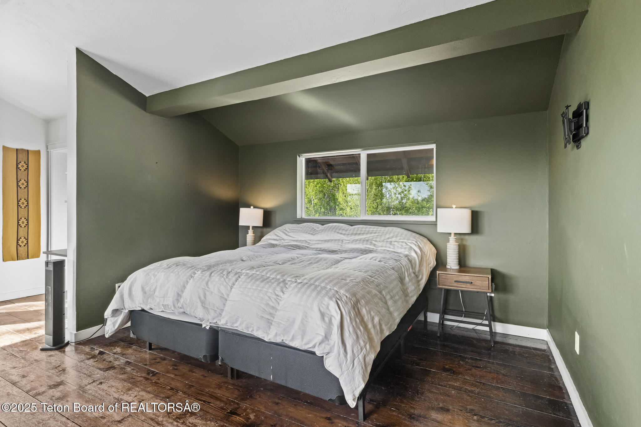 2077 HIGHLAND Way