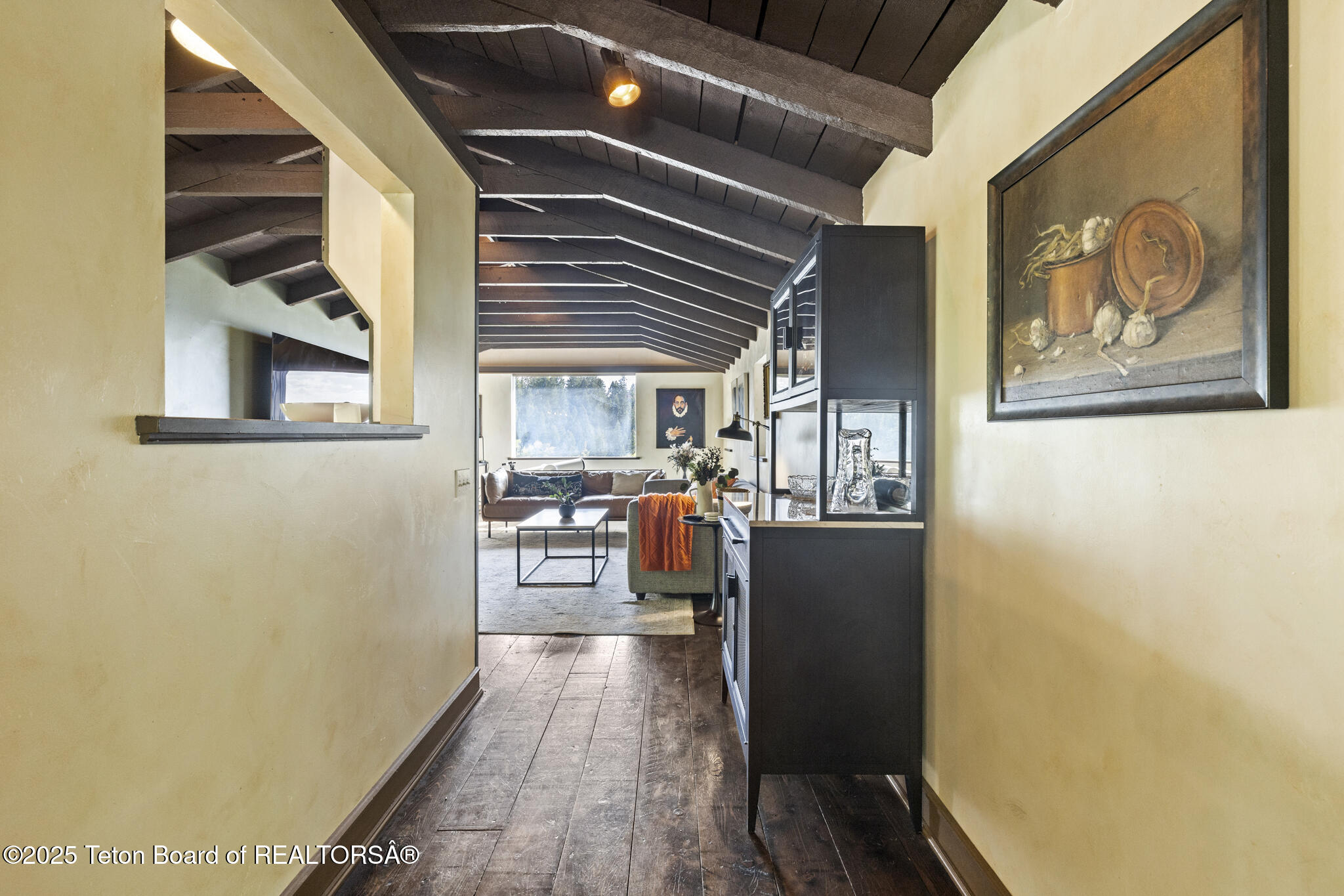 2077 HIGHLAND Way