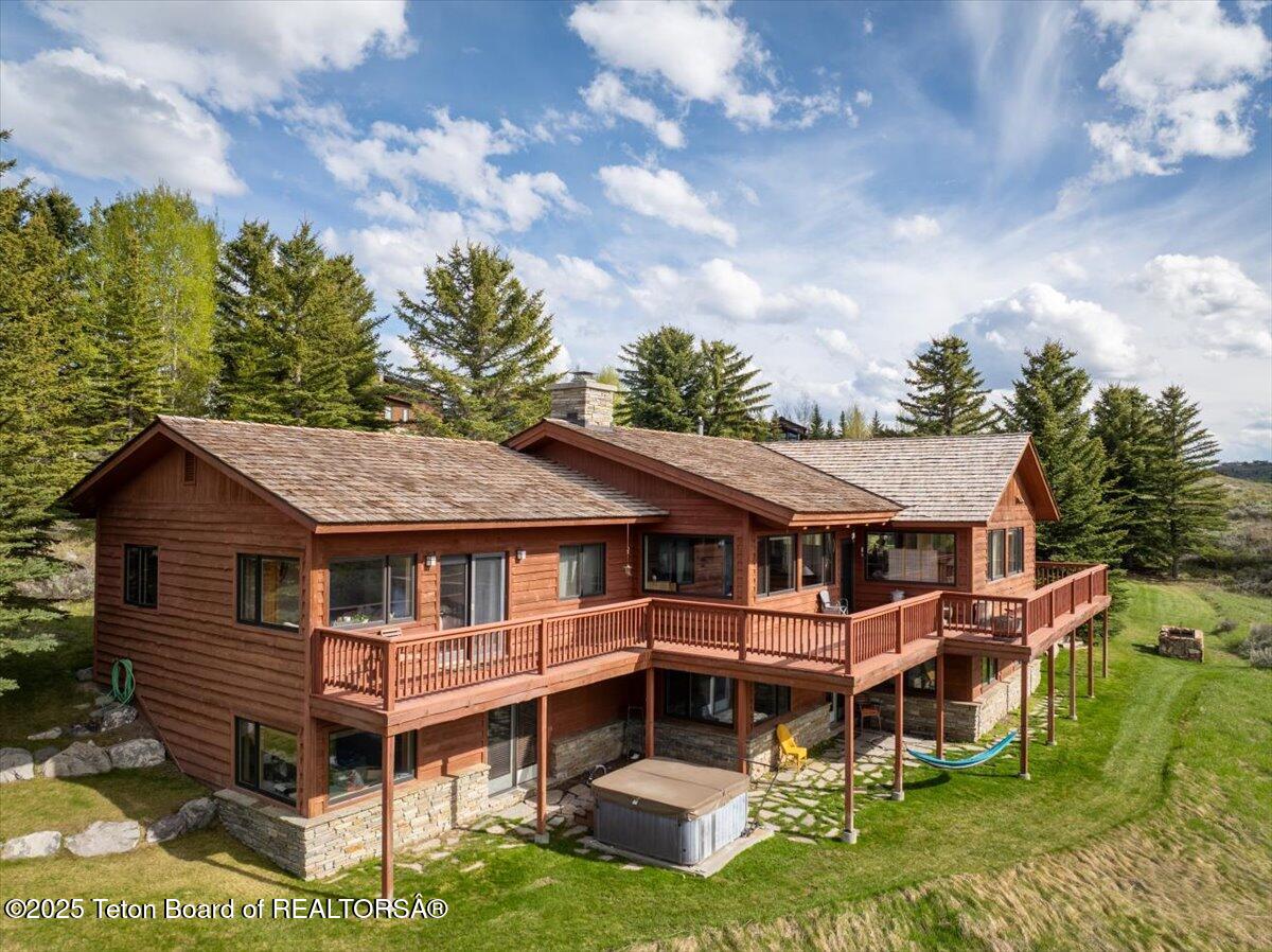 195 W WOLF Drive