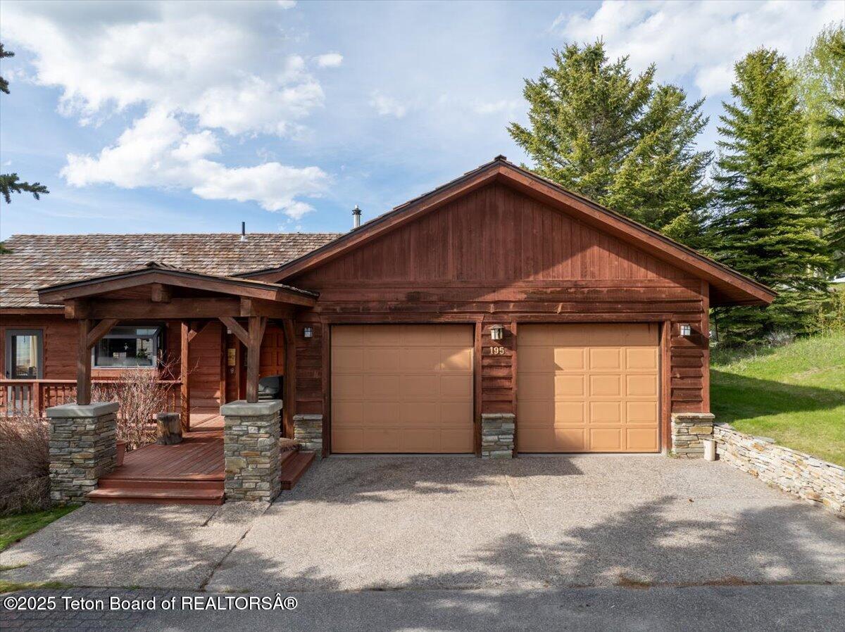 195 W WOLF Drive