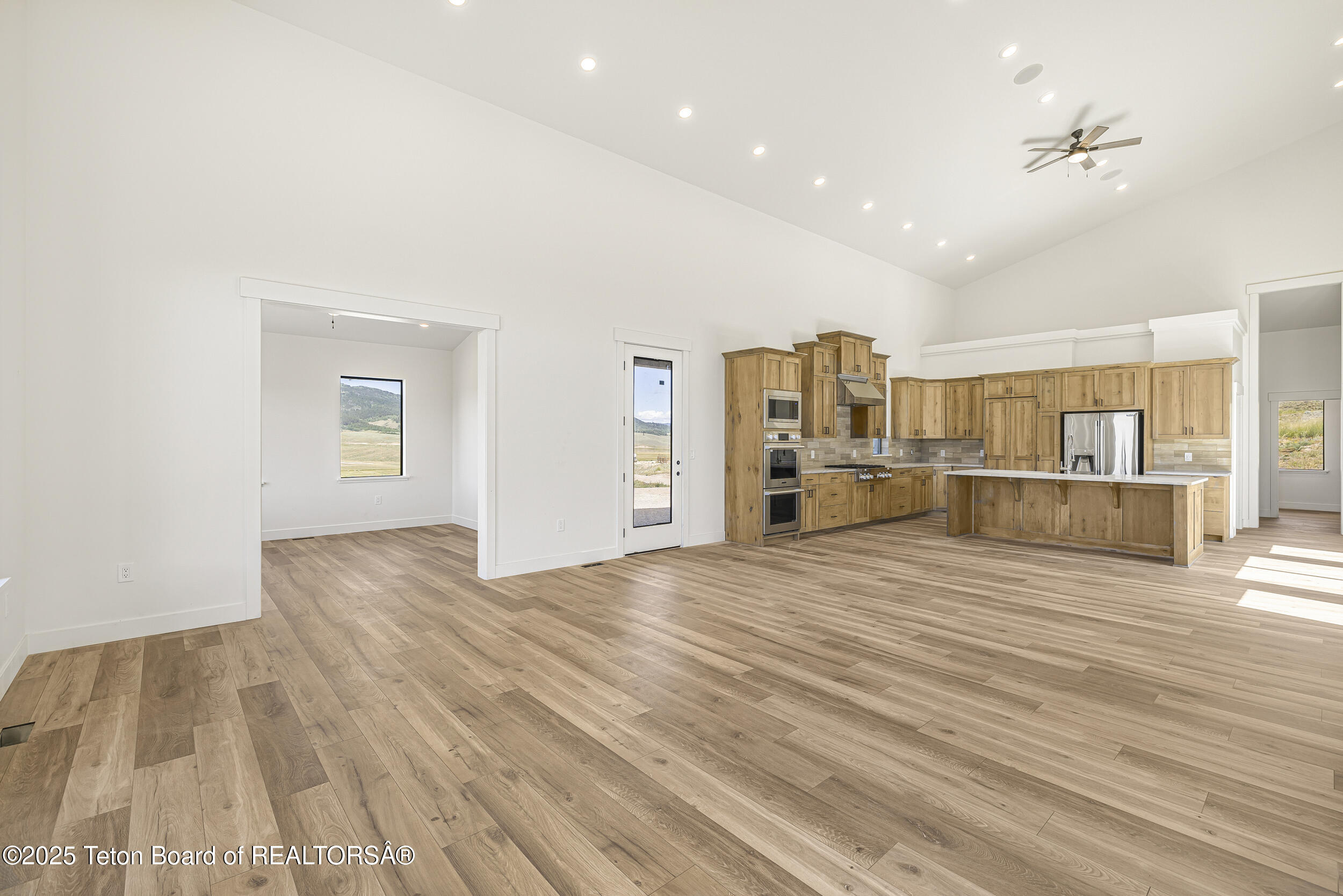 2410 SMOKEY CANYON Road