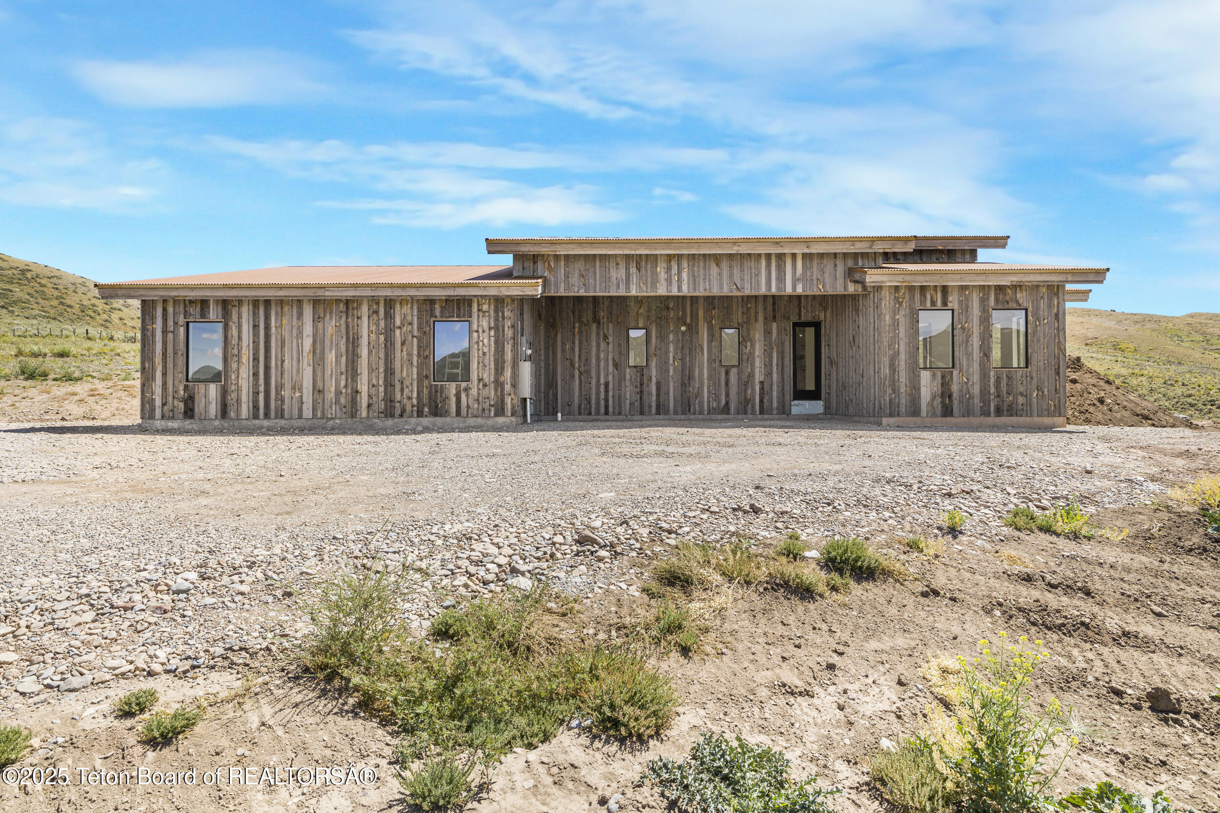 2410 SMOKEY CANYON Road