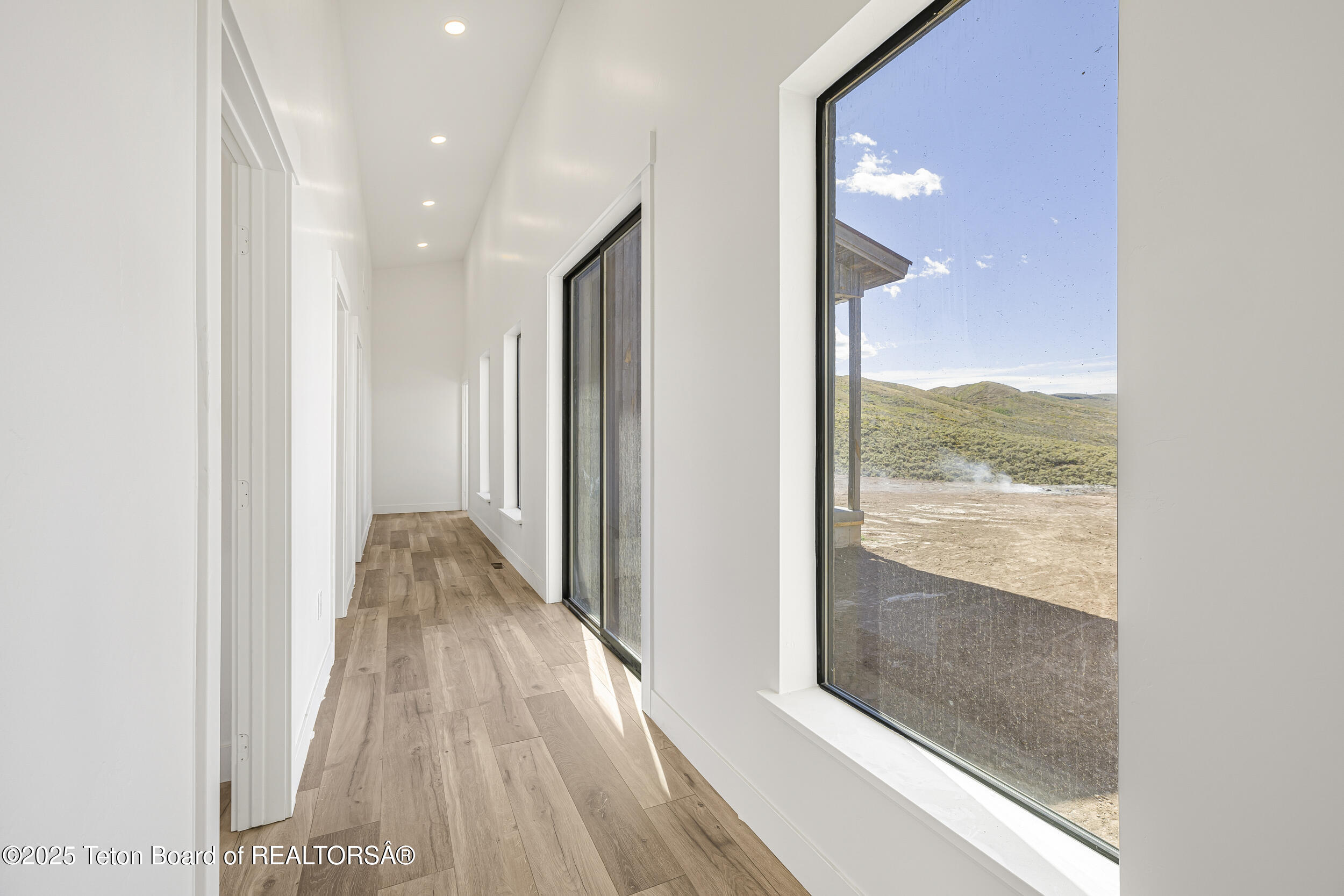 2410 SMOKEY CANYON Road