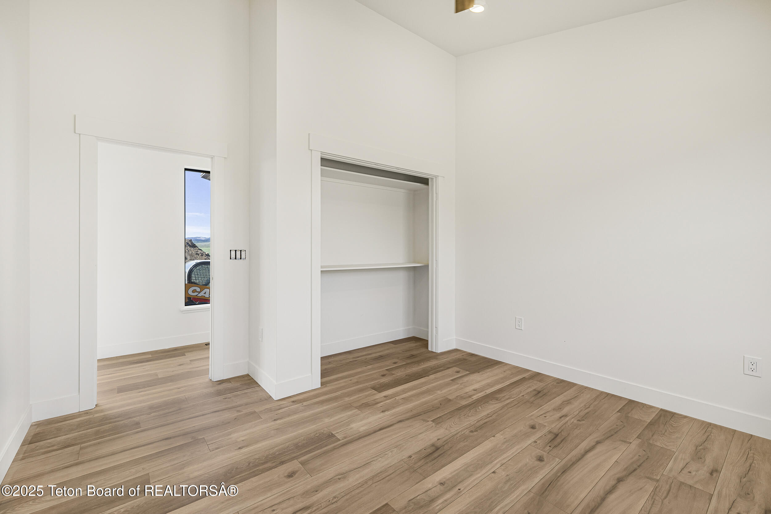 2410 SMOKEY CANYON Road