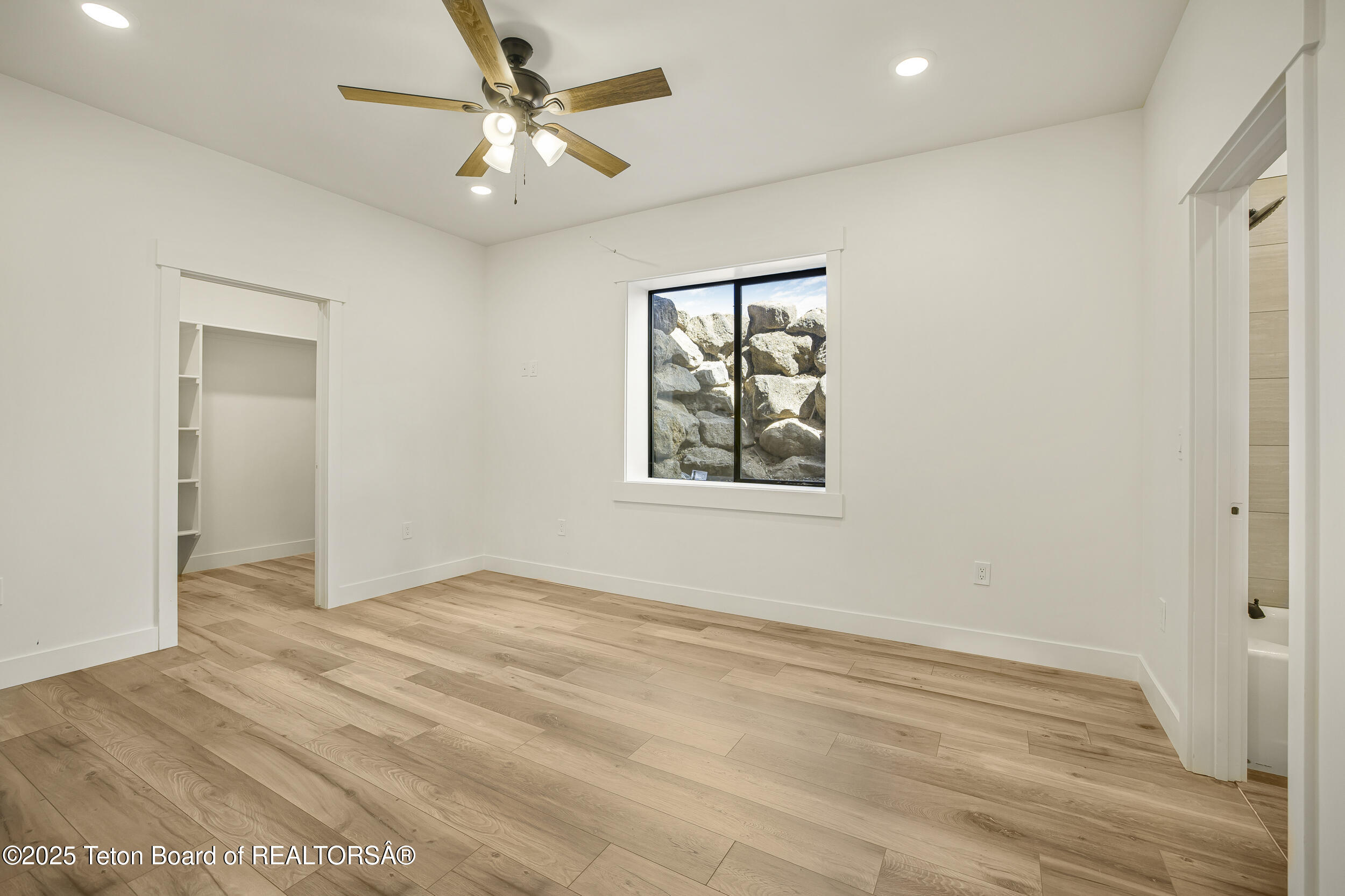 2410 SMOKEY CANYON Road