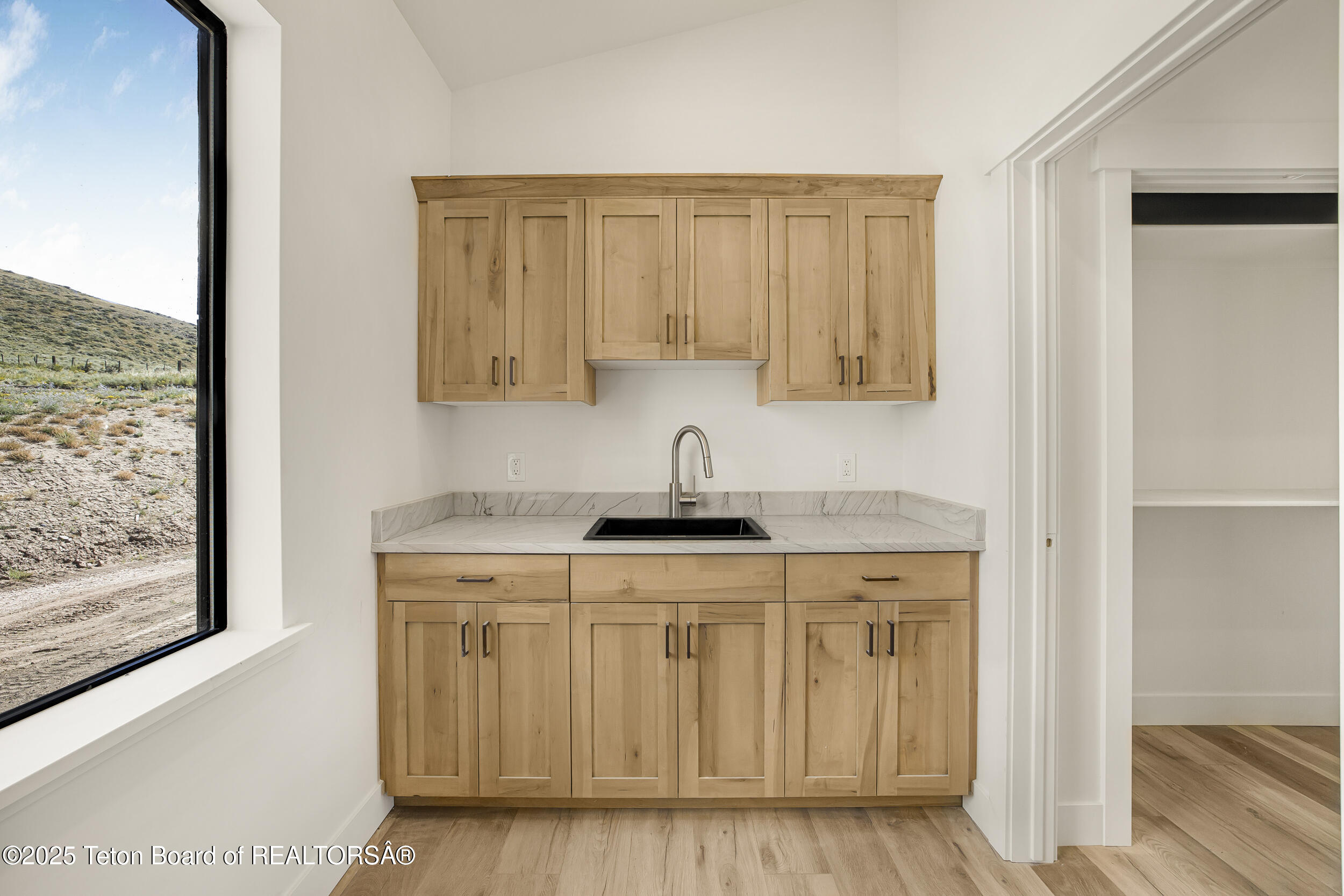 2410 SMOKEY CANYON Road