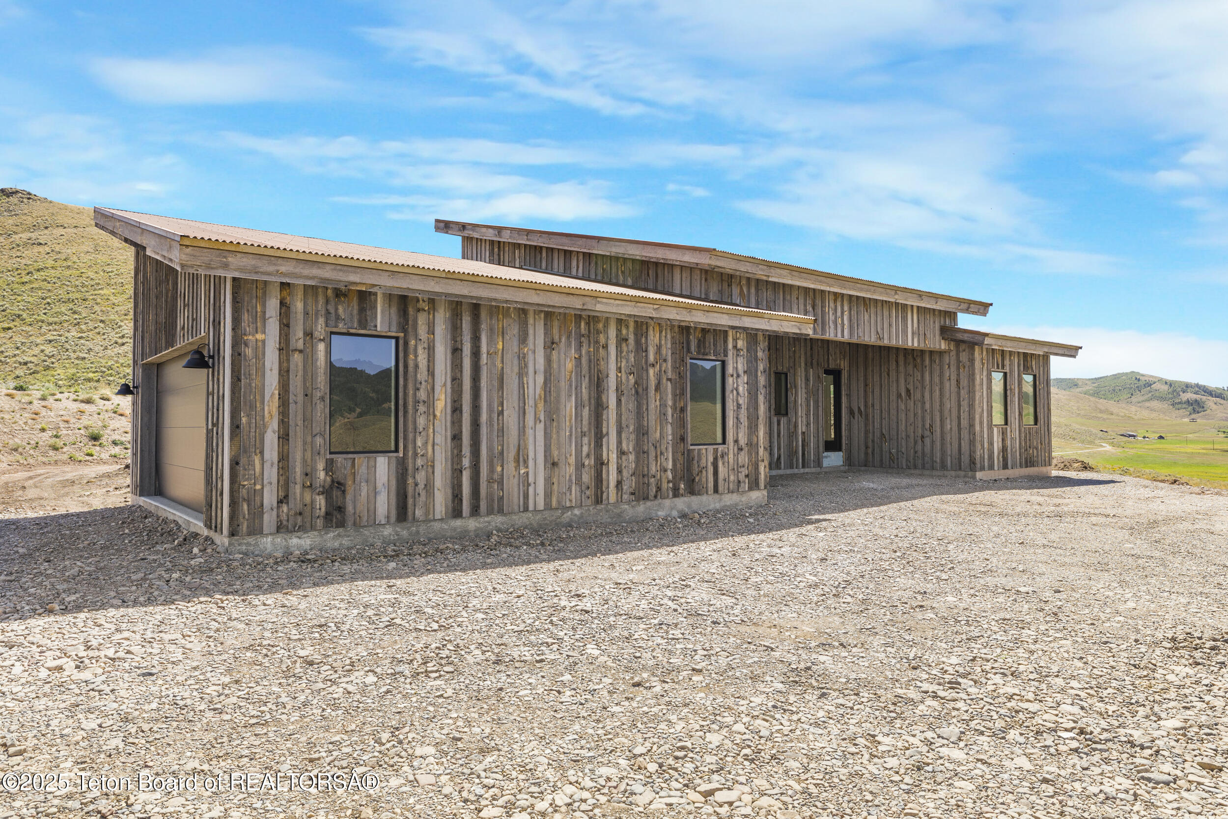 2410 SMOKEY CANYON Road