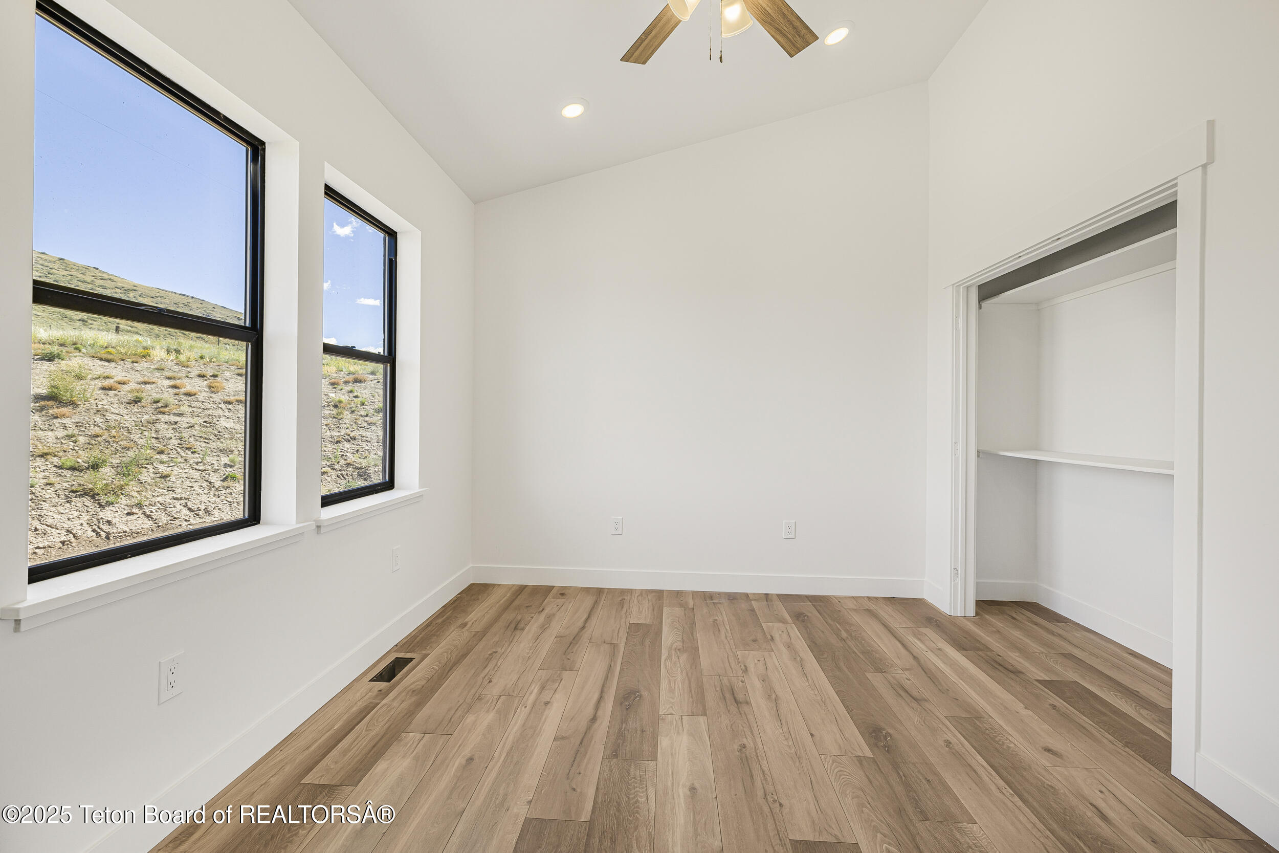 2410 SMOKEY CANYON Road