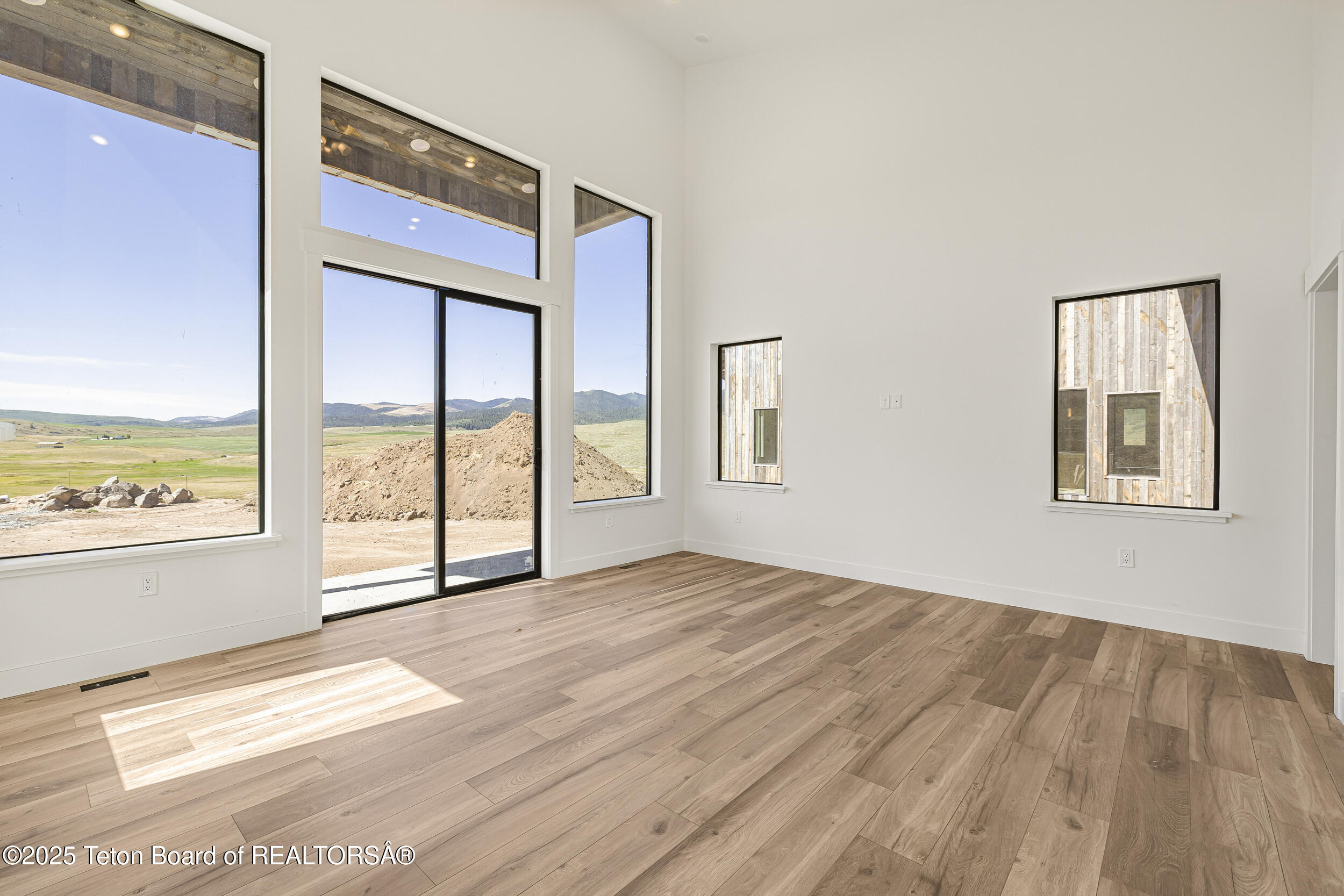 2410 SMOKEY CANYON Road