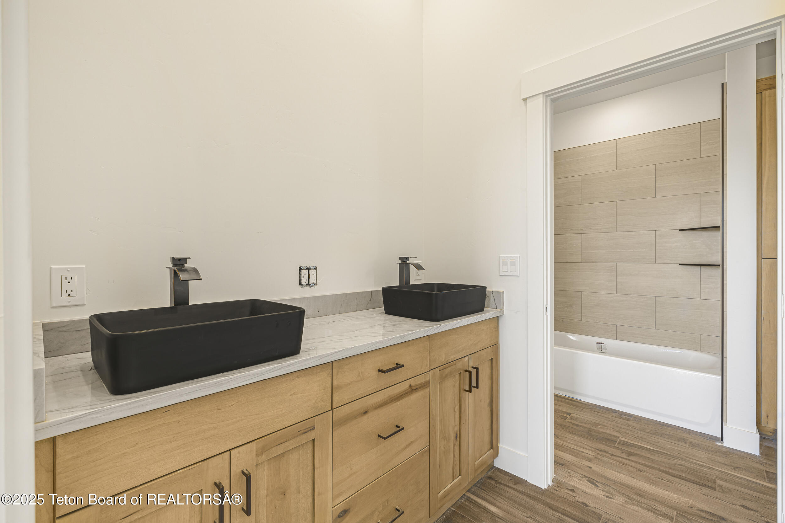 2410 SMOKEY CANYON Road