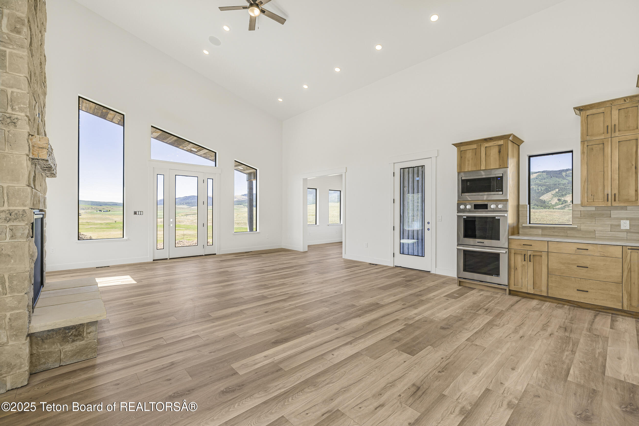 2410 SMOKEY CANYON Road