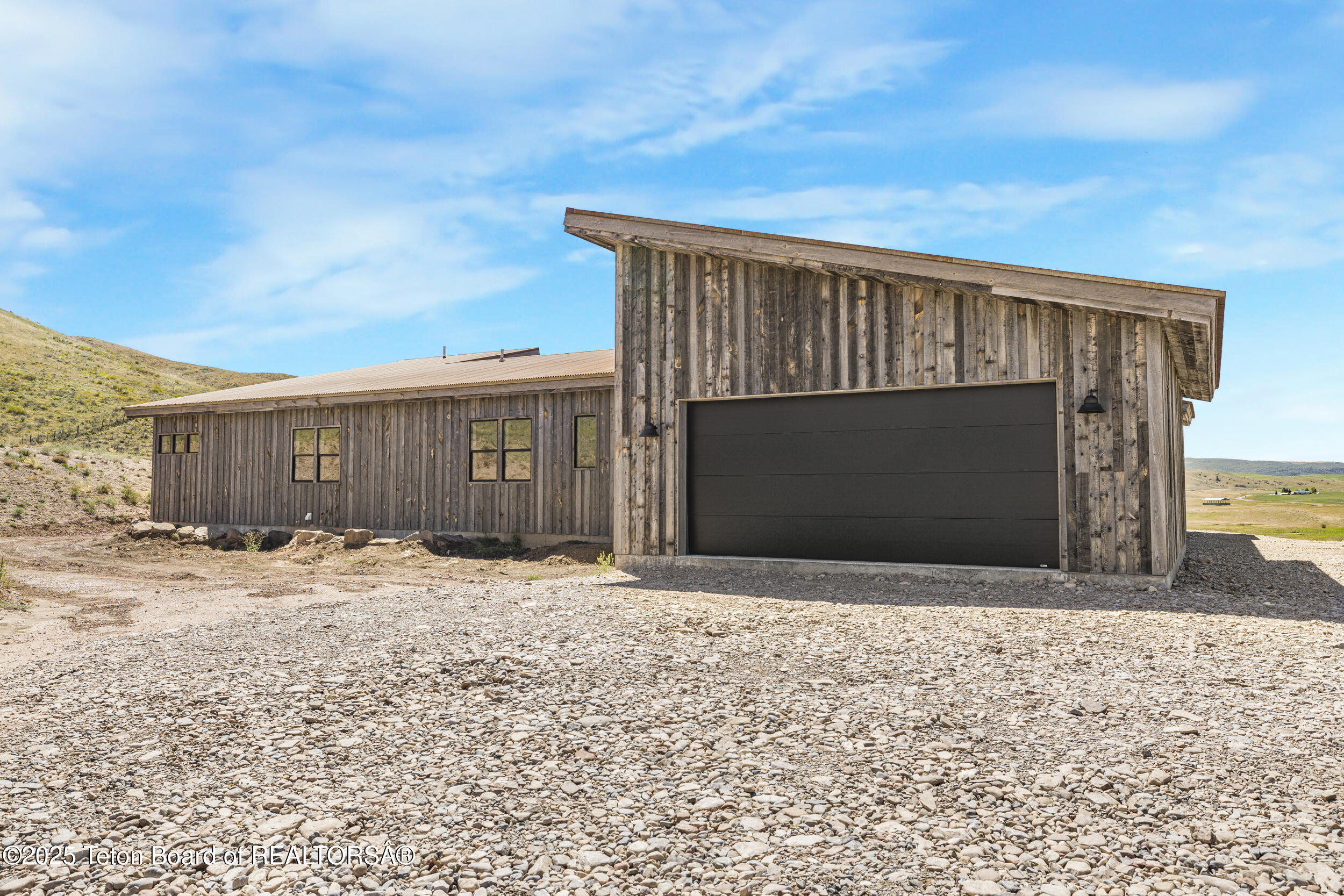 2410 SMOKEY CANYON Road