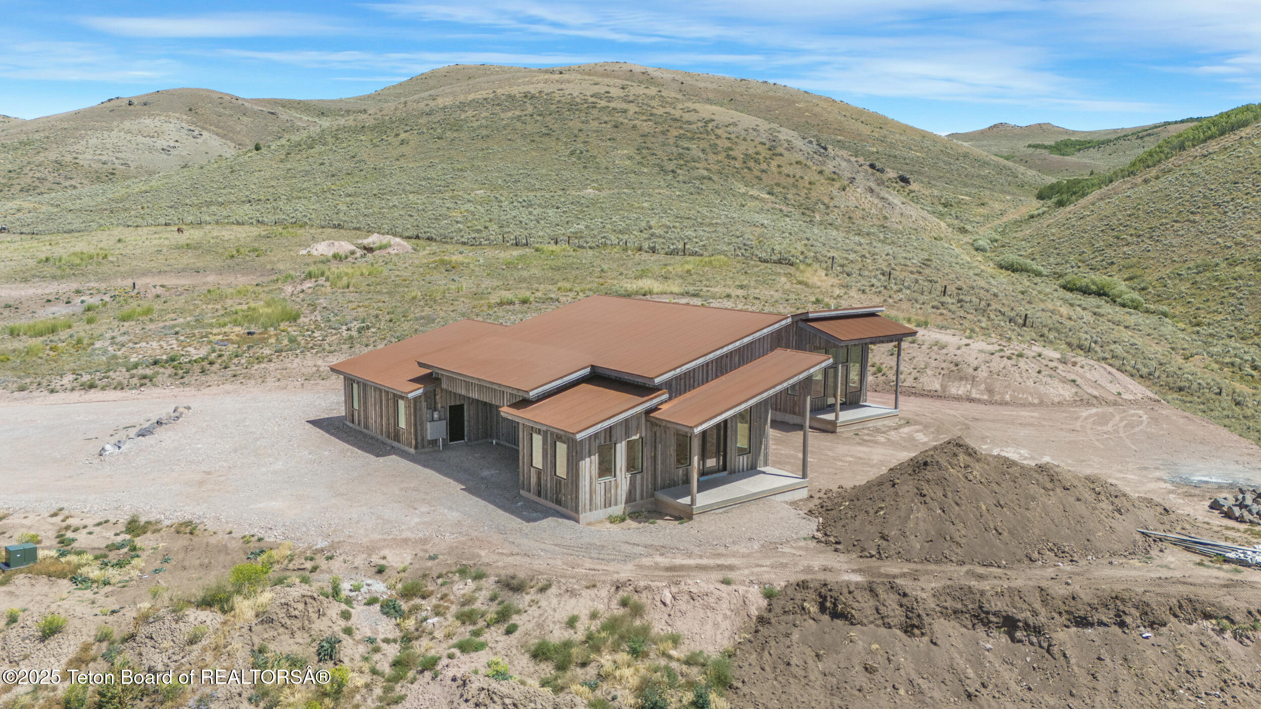 2410 SMOKEY CANYON Road