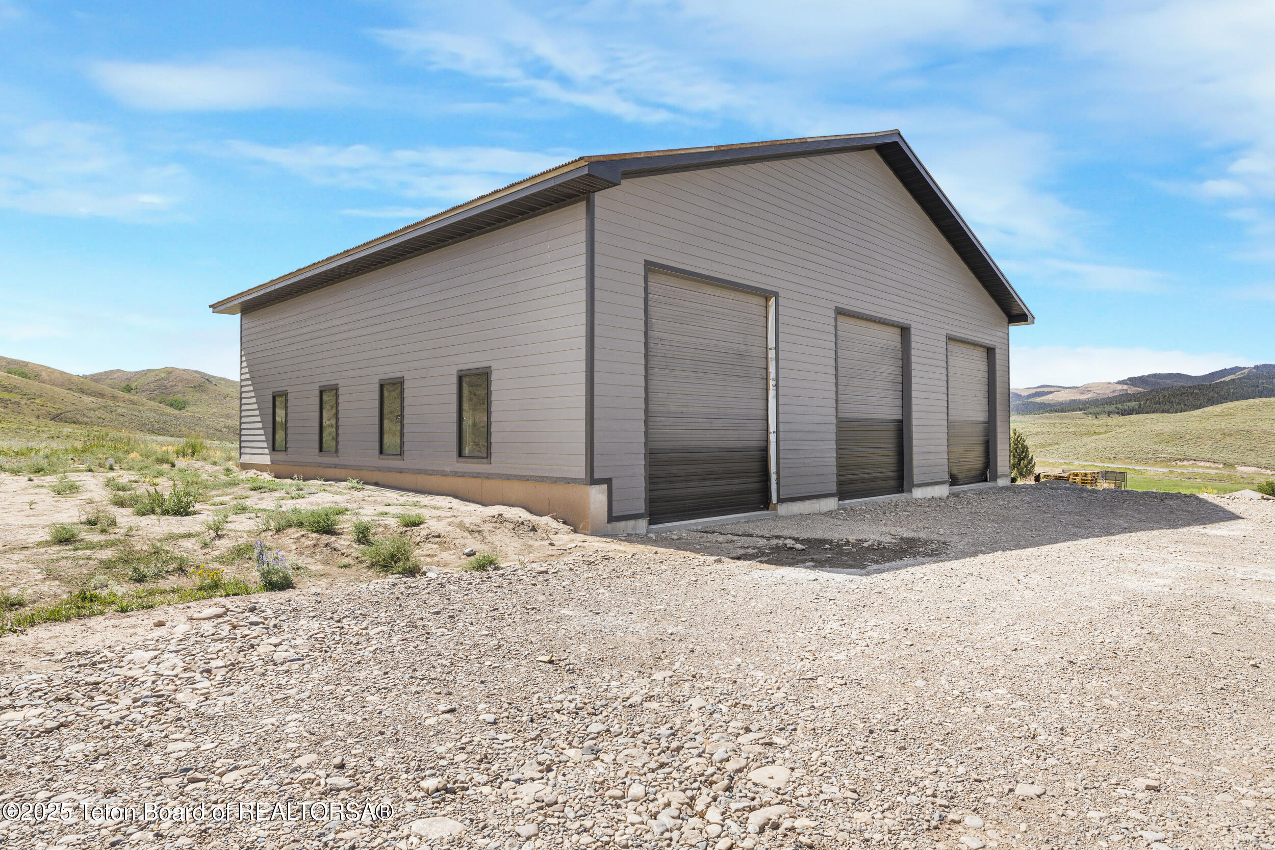 2410 SMOKEY CANYON Road