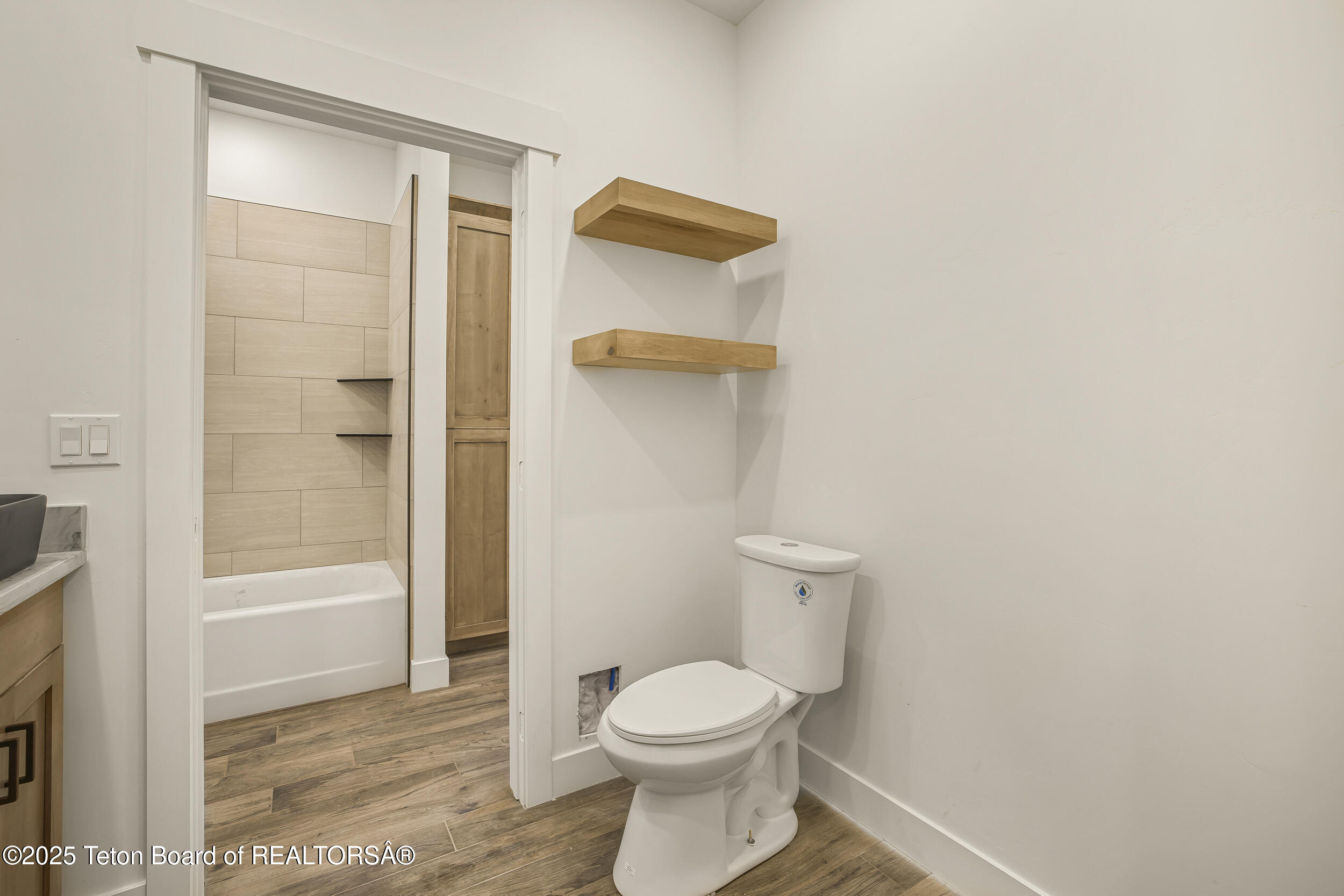 2410 SMOKEY CANYON Road