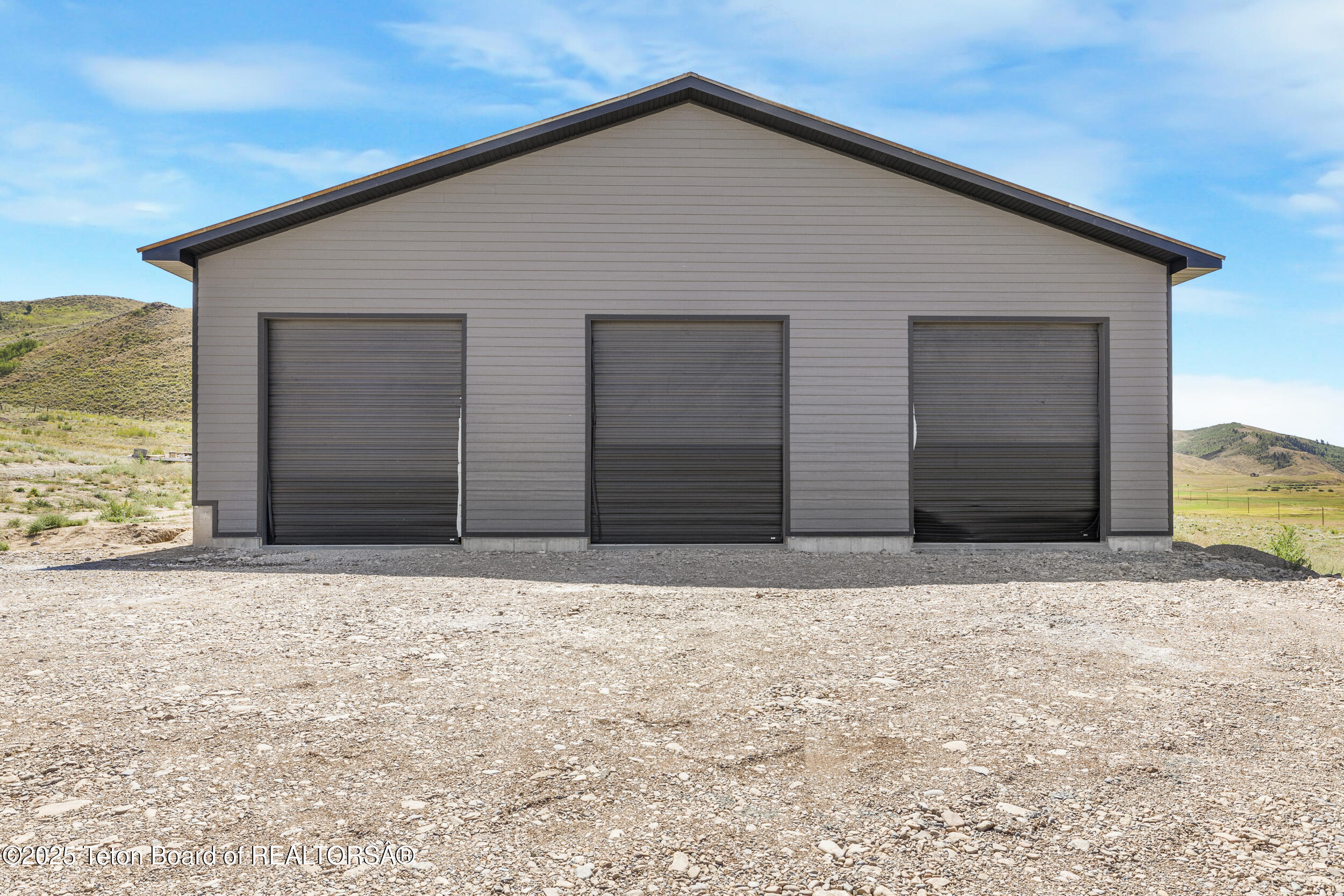 2410 SMOKEY CANYON Road