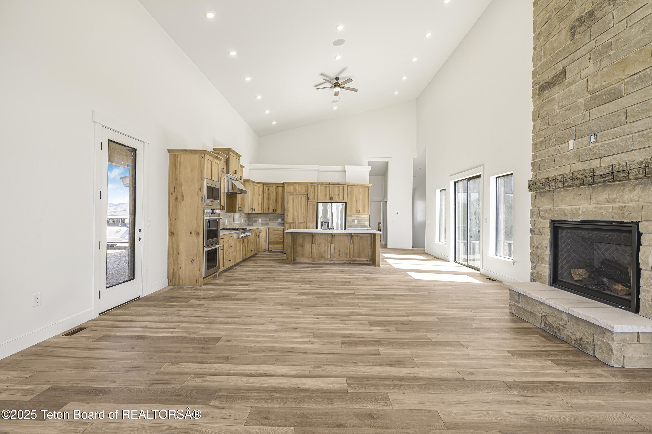 2410 SMOKEY CANYON Road