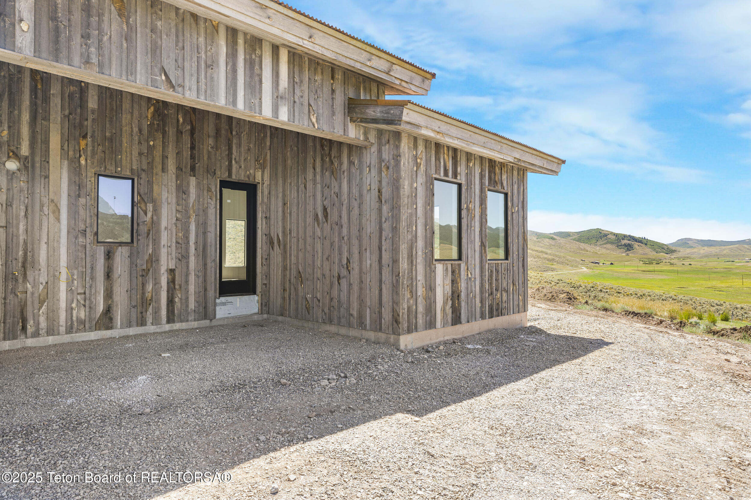 2410 SMOKEY CANYON Road