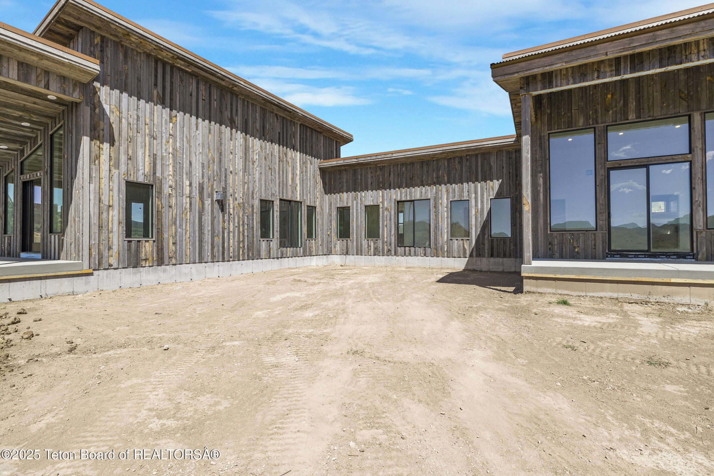 2410 SMOKEY CANYON Road