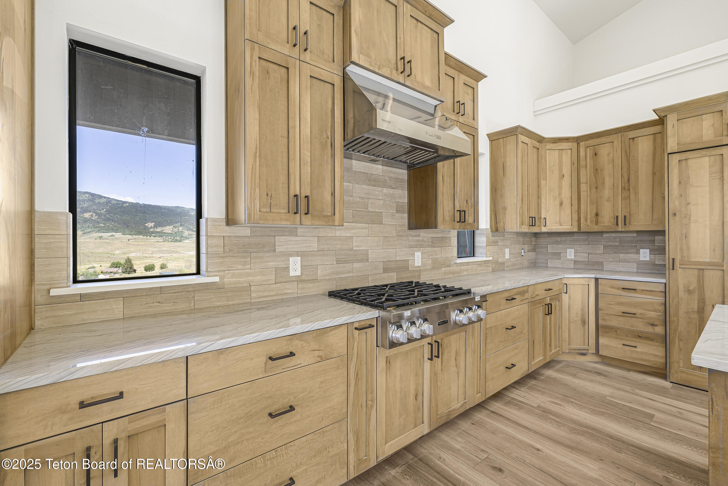 2410 SMOKEY CANYON Road