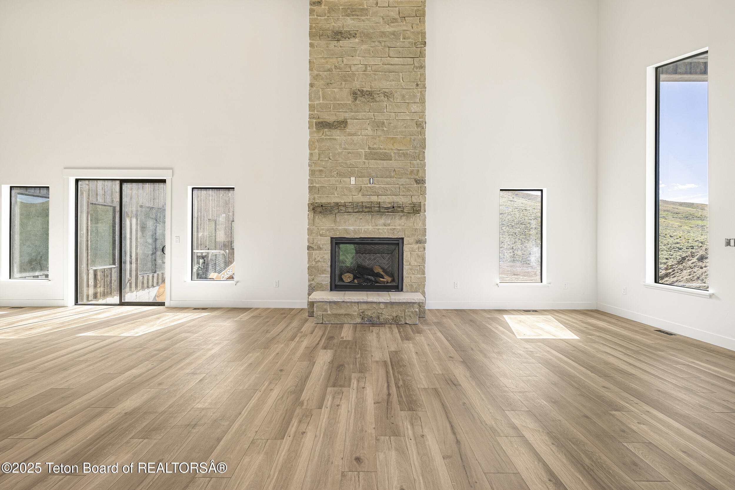 2410 SMOKEY CANYON Road