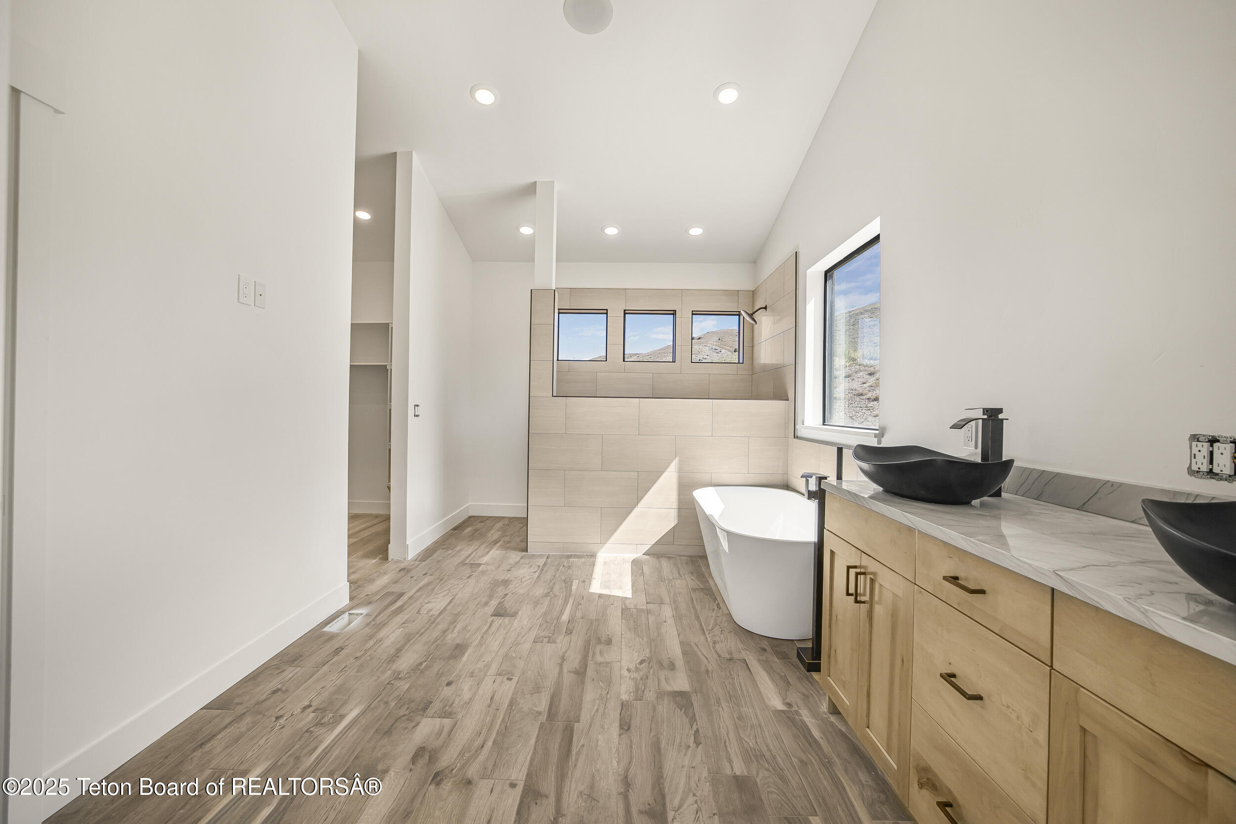 2410 SMOKEY CANYON Road