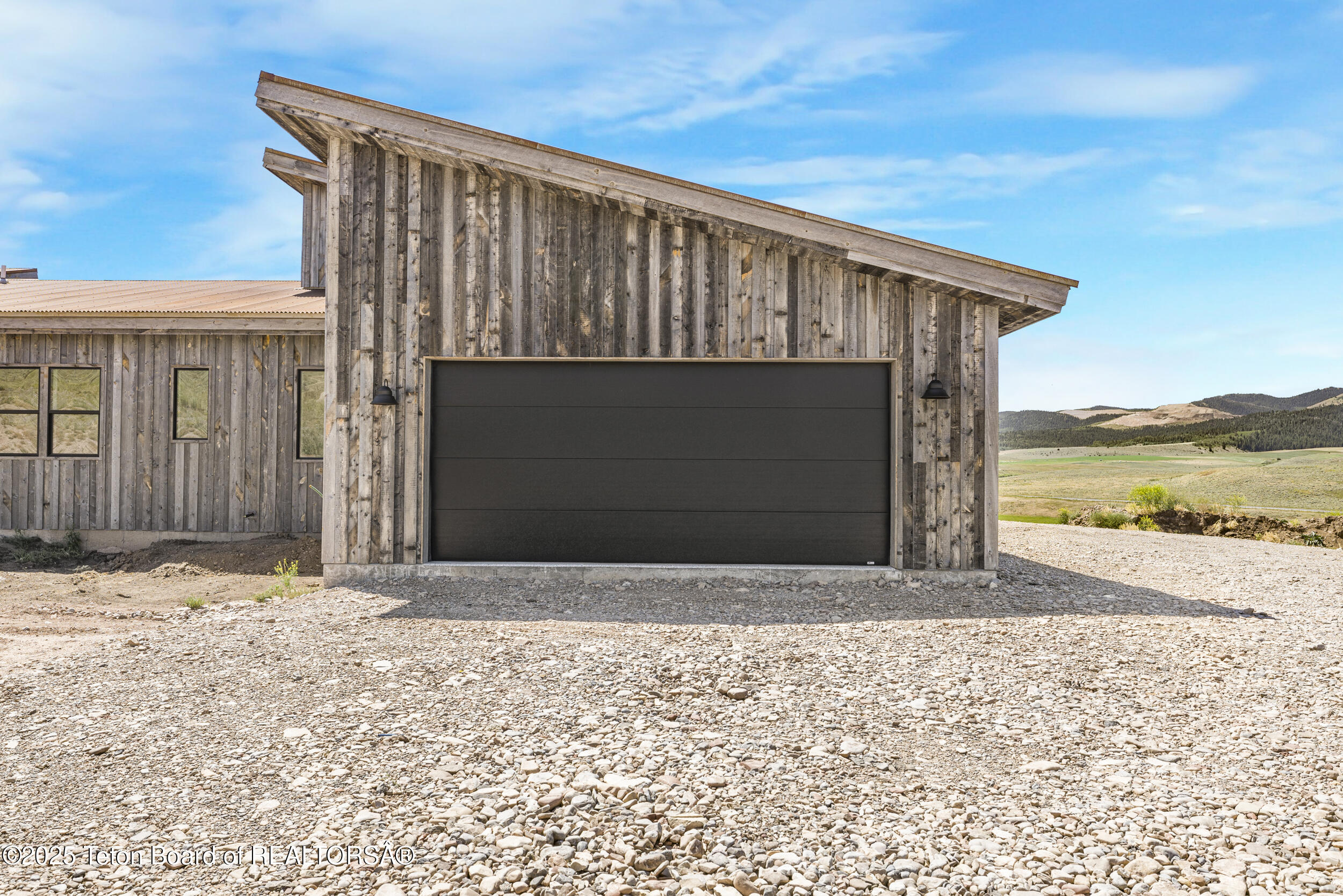 2410 SMOKEY CANYON Road