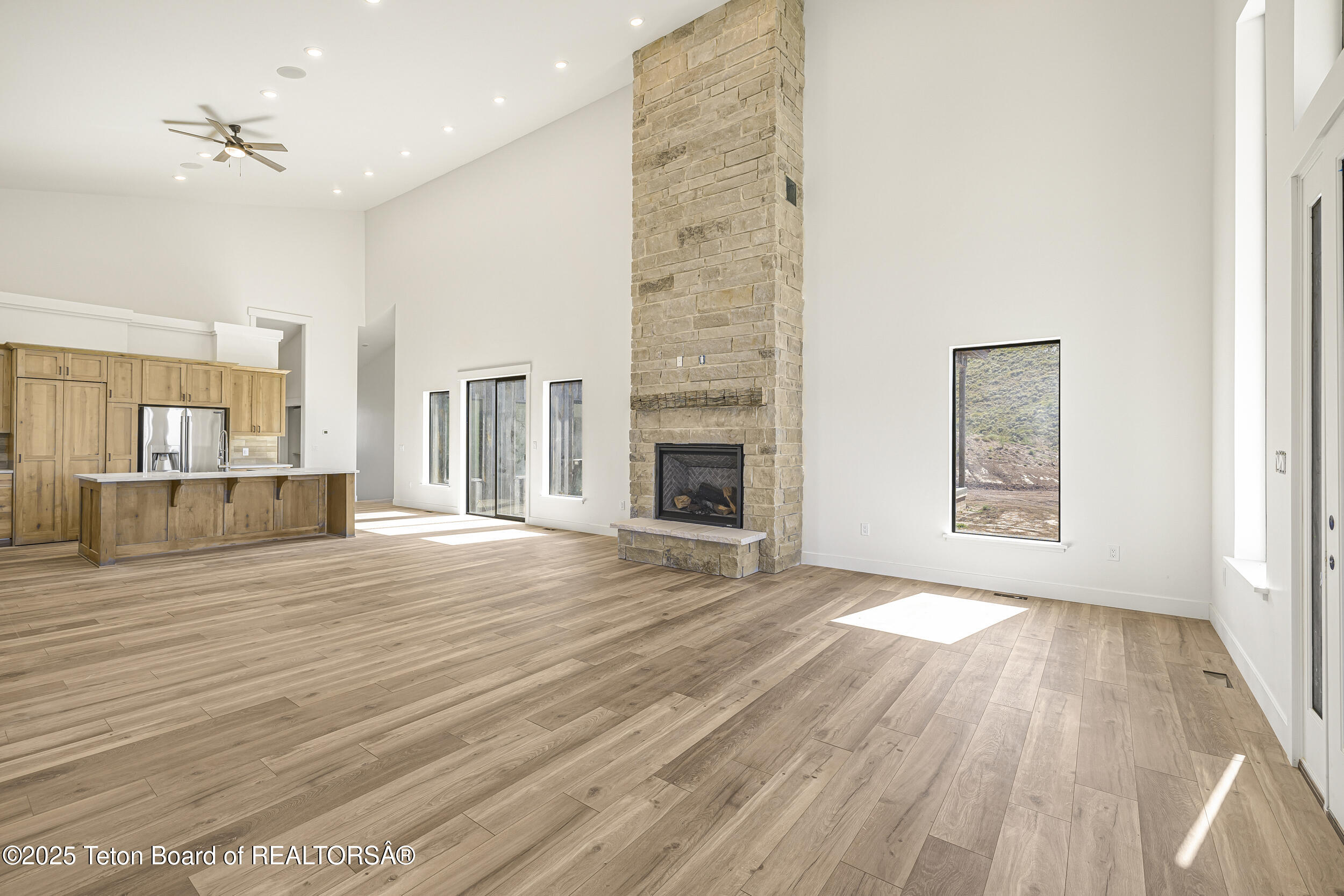 2410 SMOKEY CANYON Road