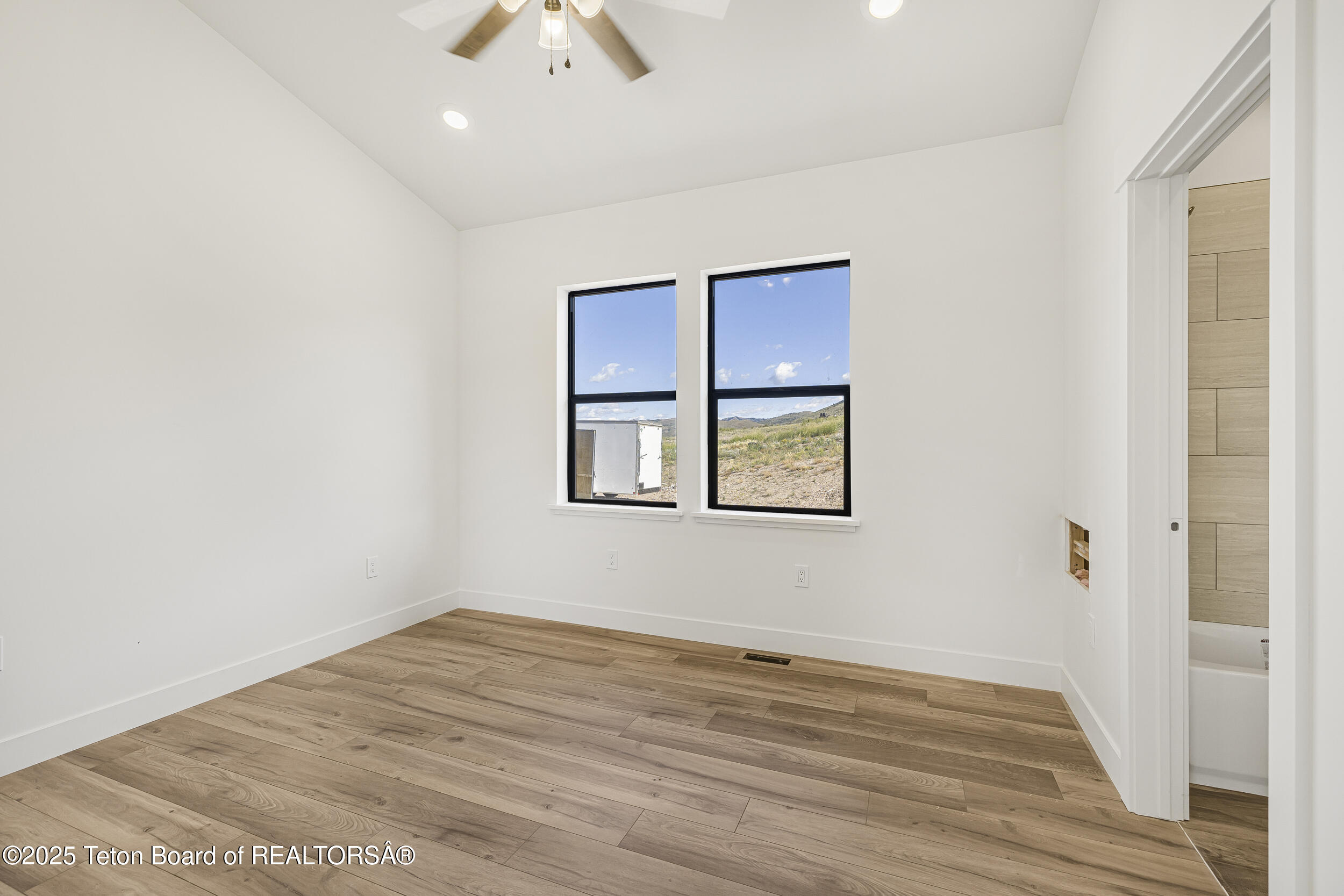 2410 SMOKEY CANYON Road