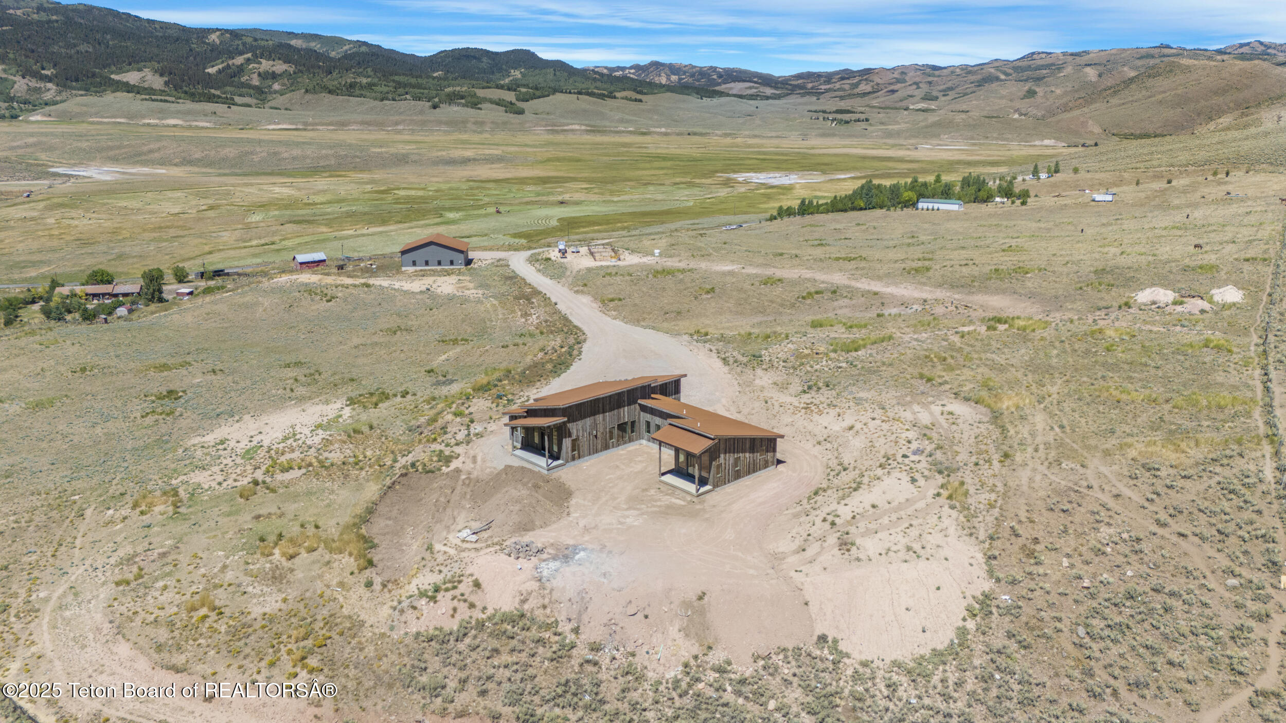 2410 SMOKEY CANYON Road