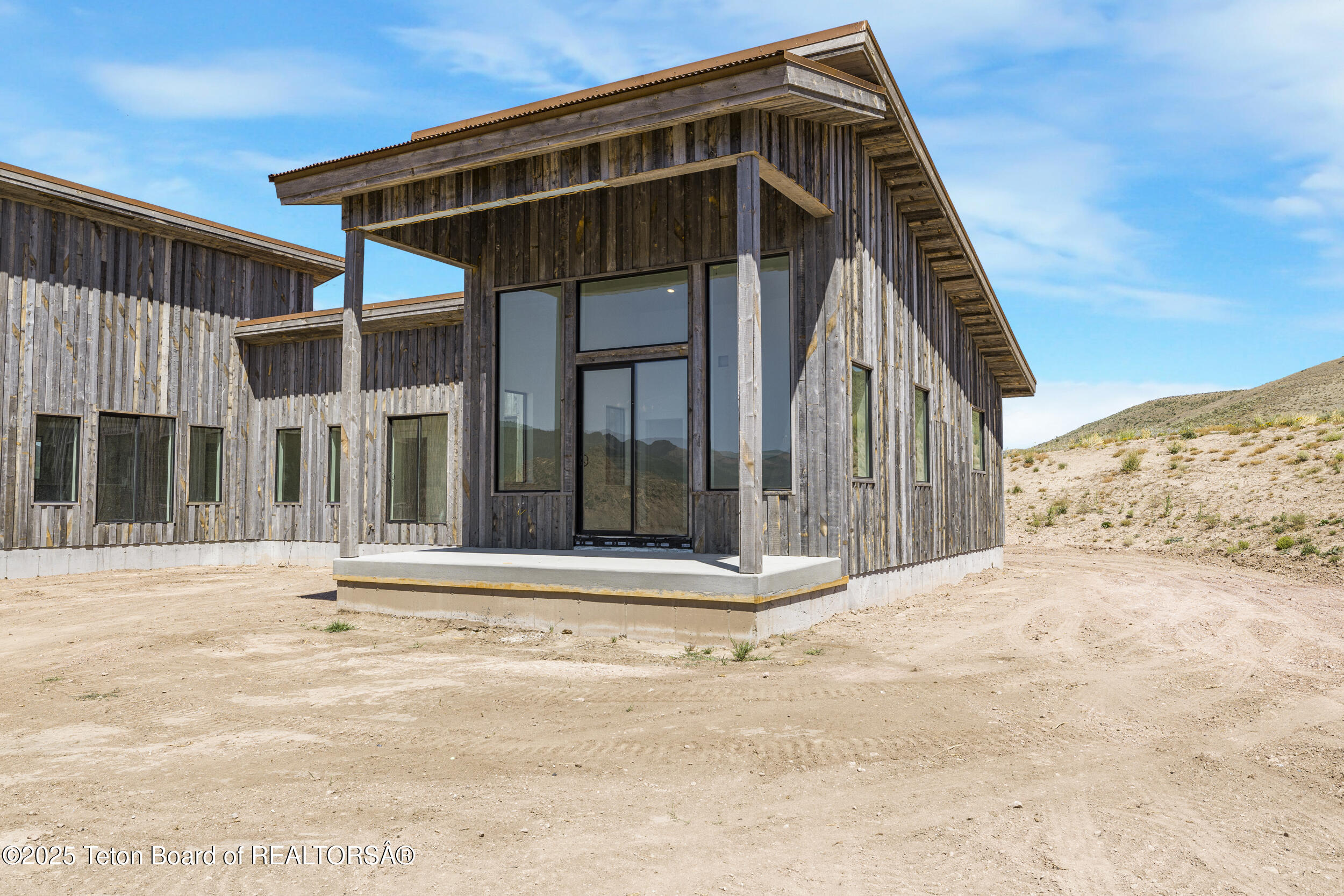 2410 SMOKEY CANYON Road