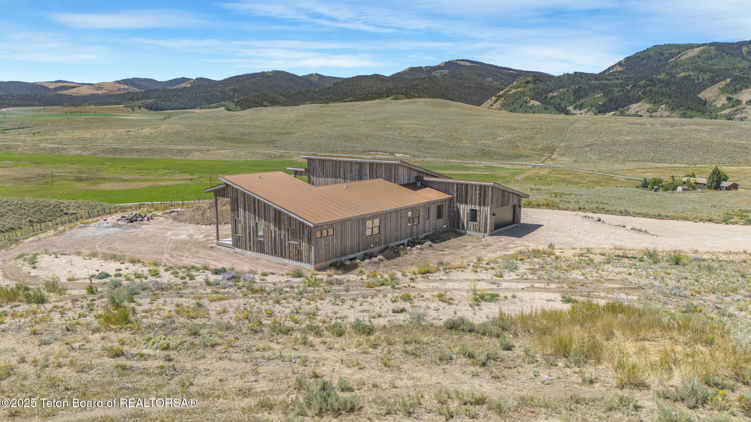 2410 SMOKEY CANYON Road