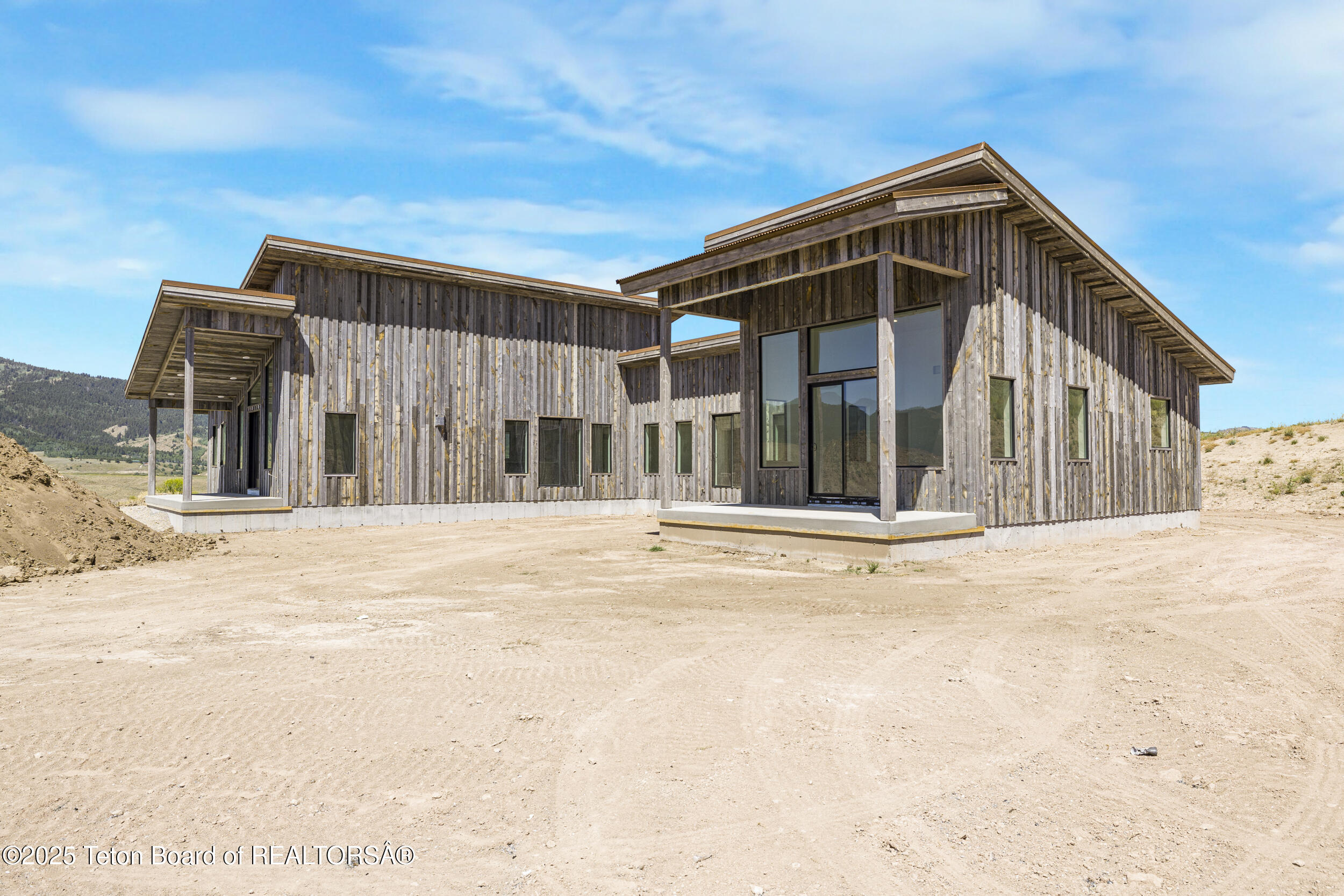 2410 SMOKEY CANYON Road