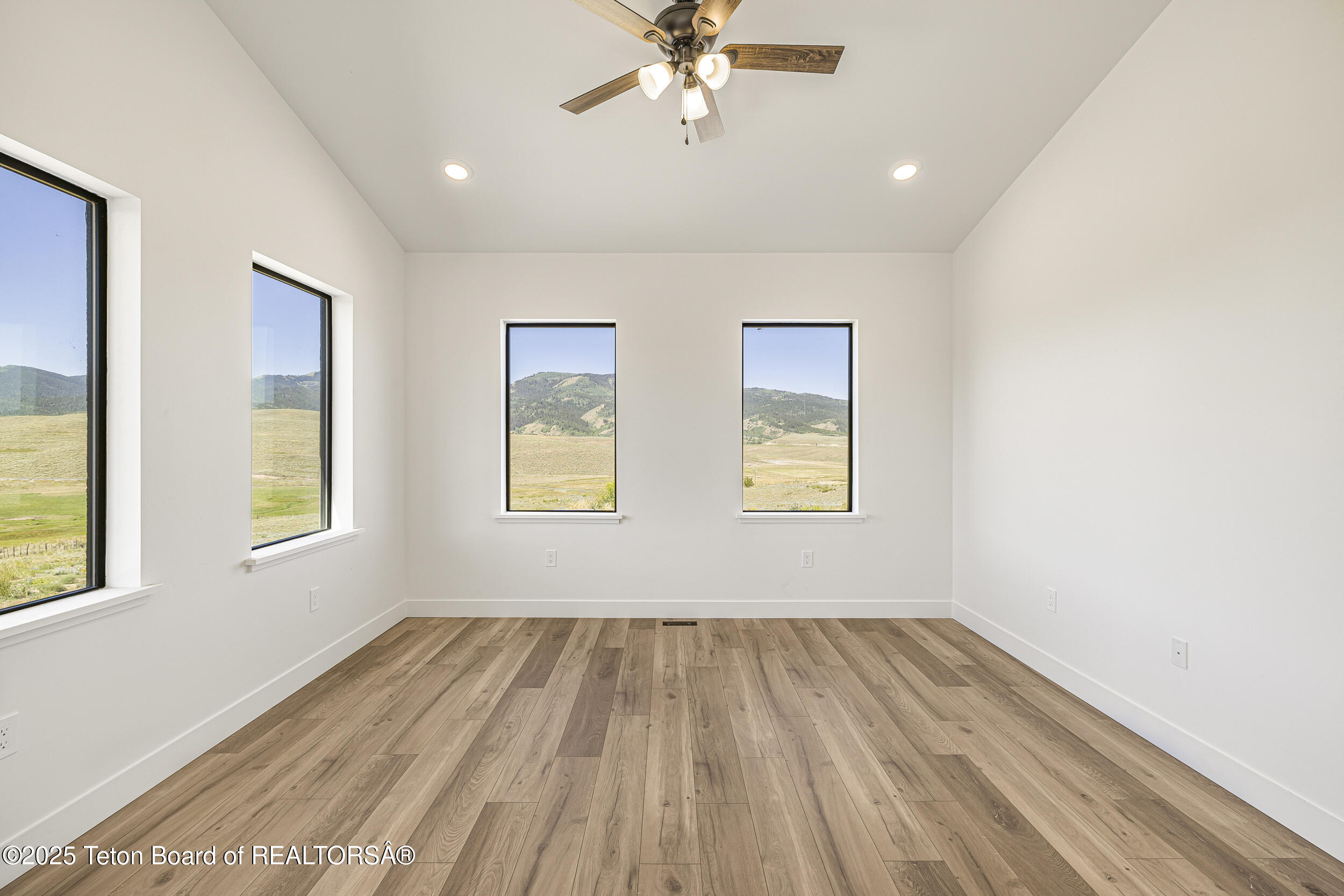 2410 SMOKEY CANYON Road