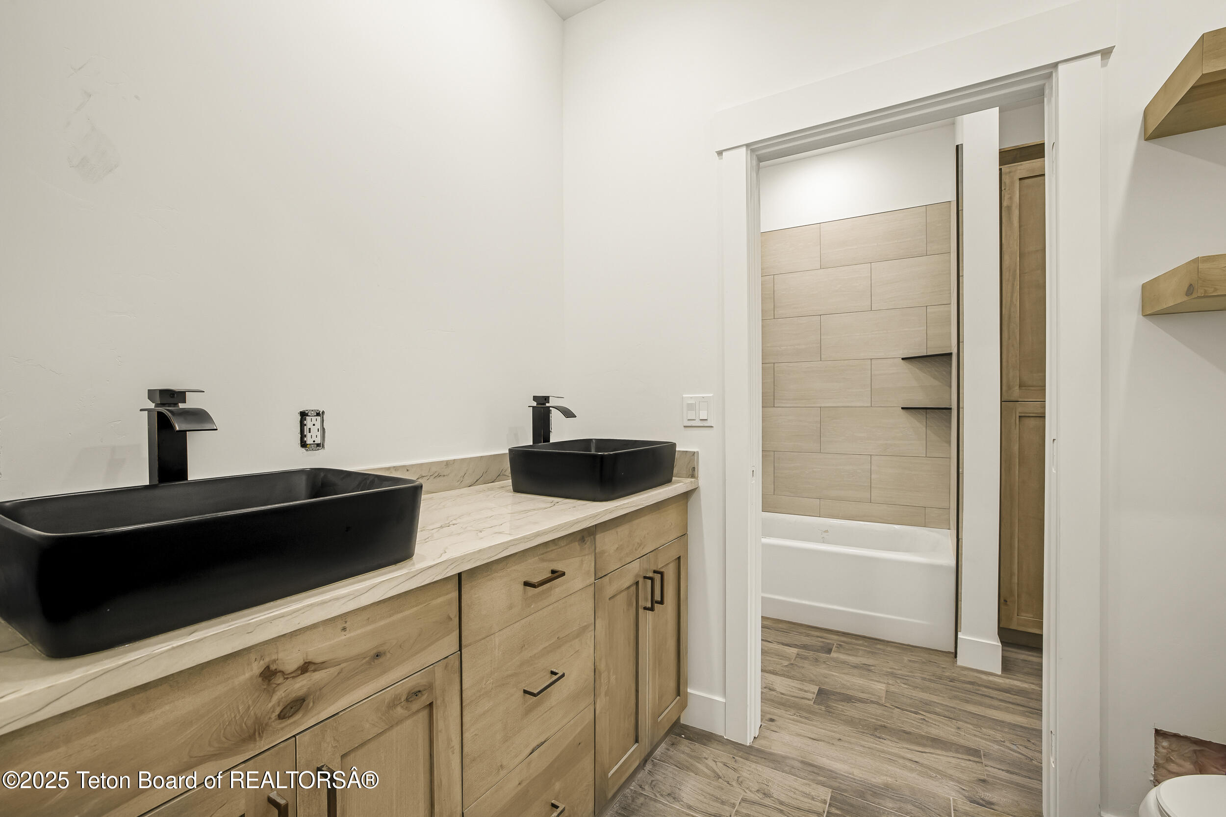 2410 SMOKEY CANYON Road