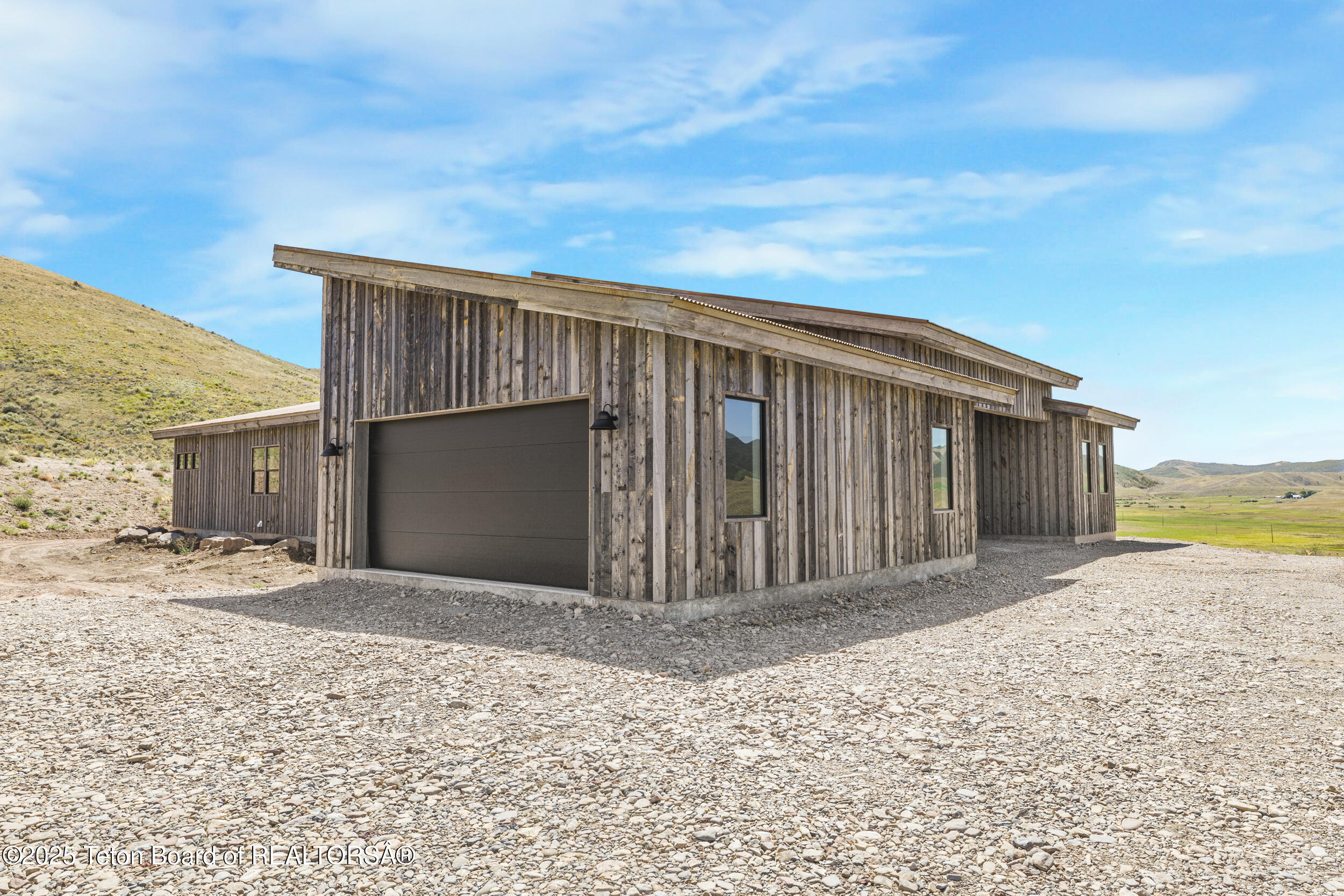 2410 SMOKEY CANYON Road