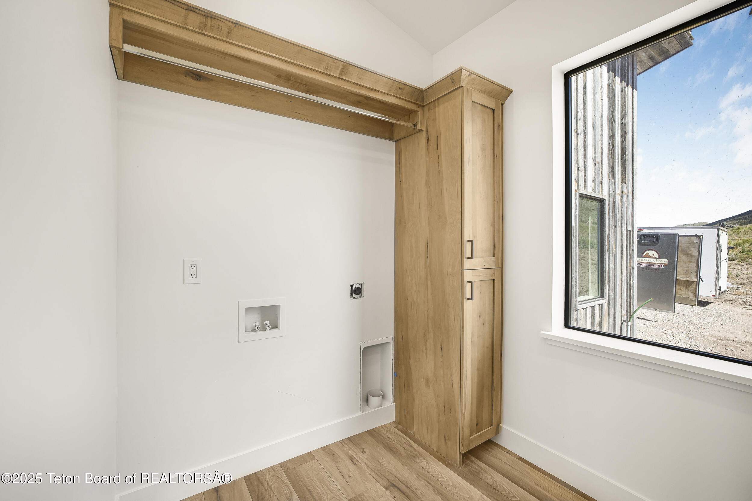 2410 SMOKEY CANYON Road