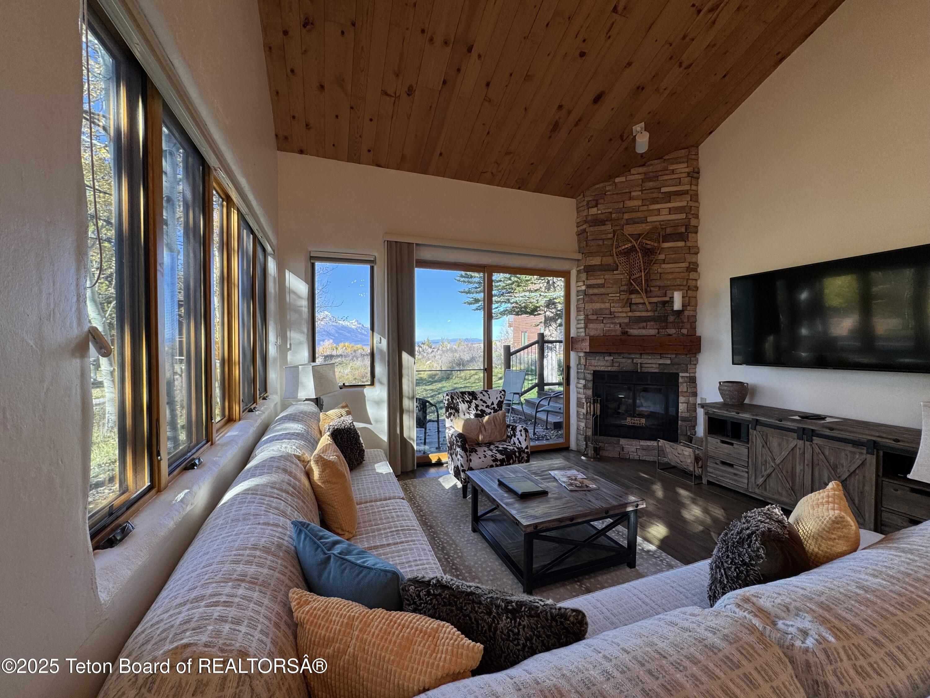 1662 N EAST BUTTE Road