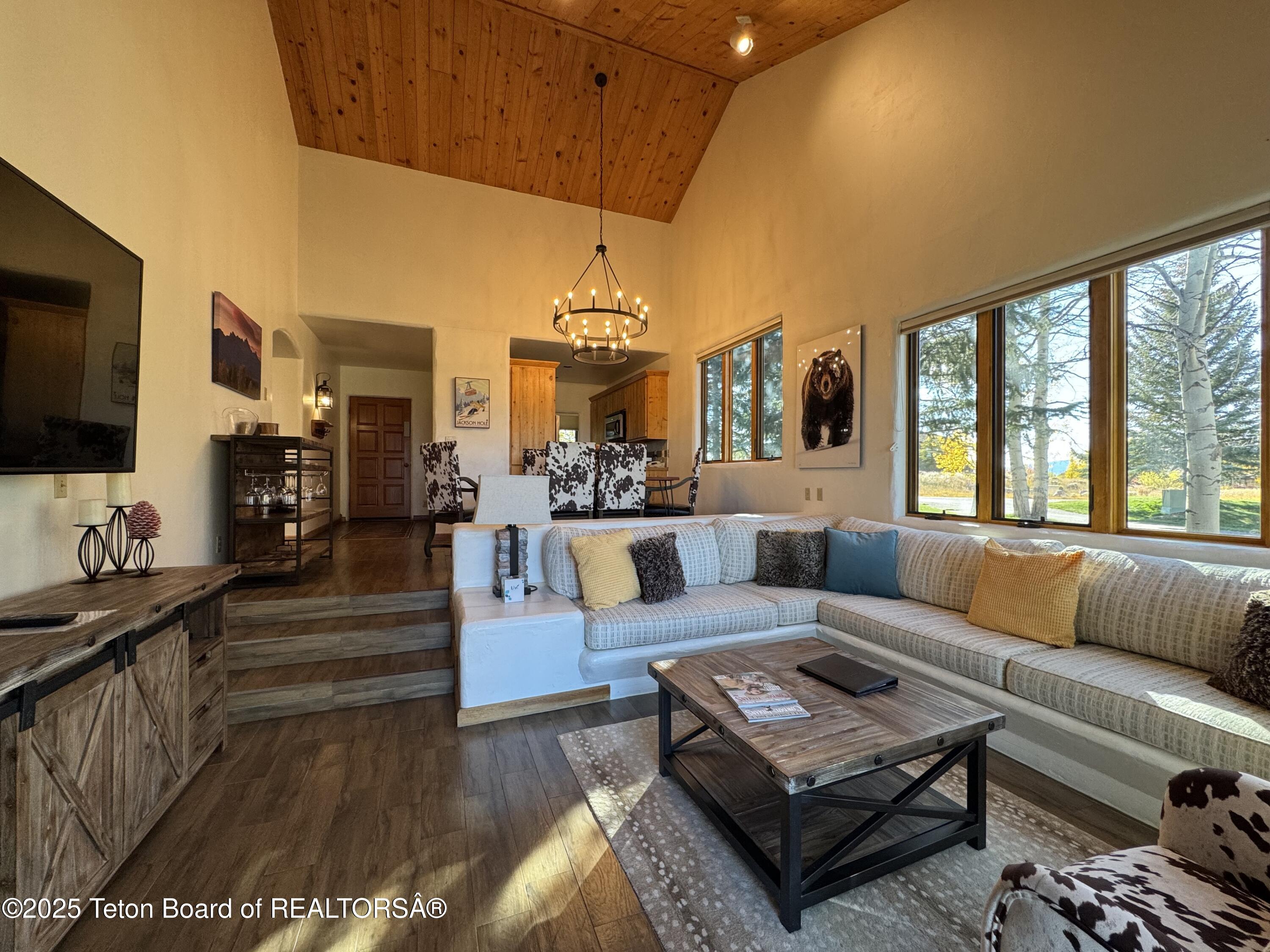 1662 N EAST BUTTE Road