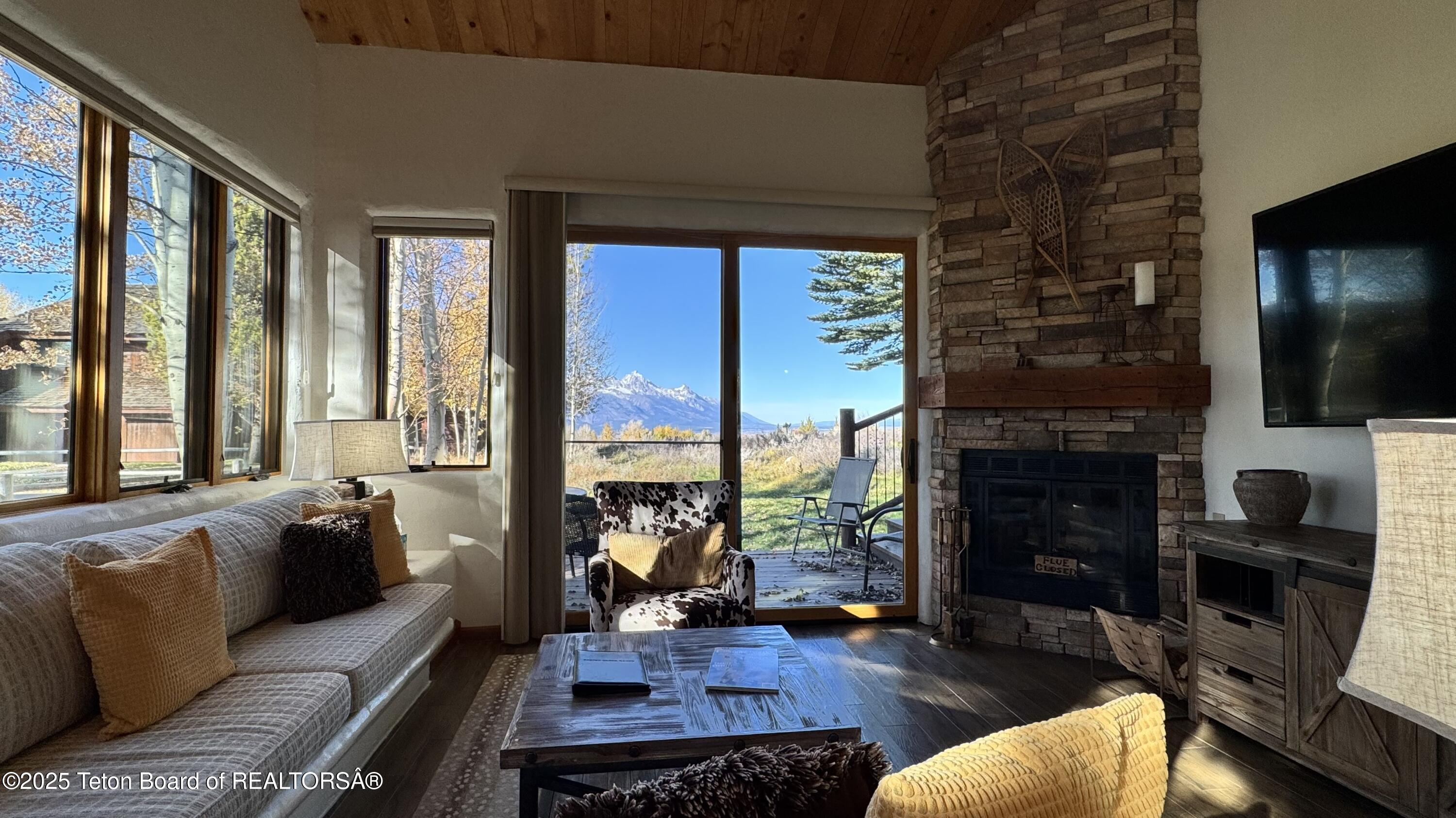 1662 N EAST BUTTE Road