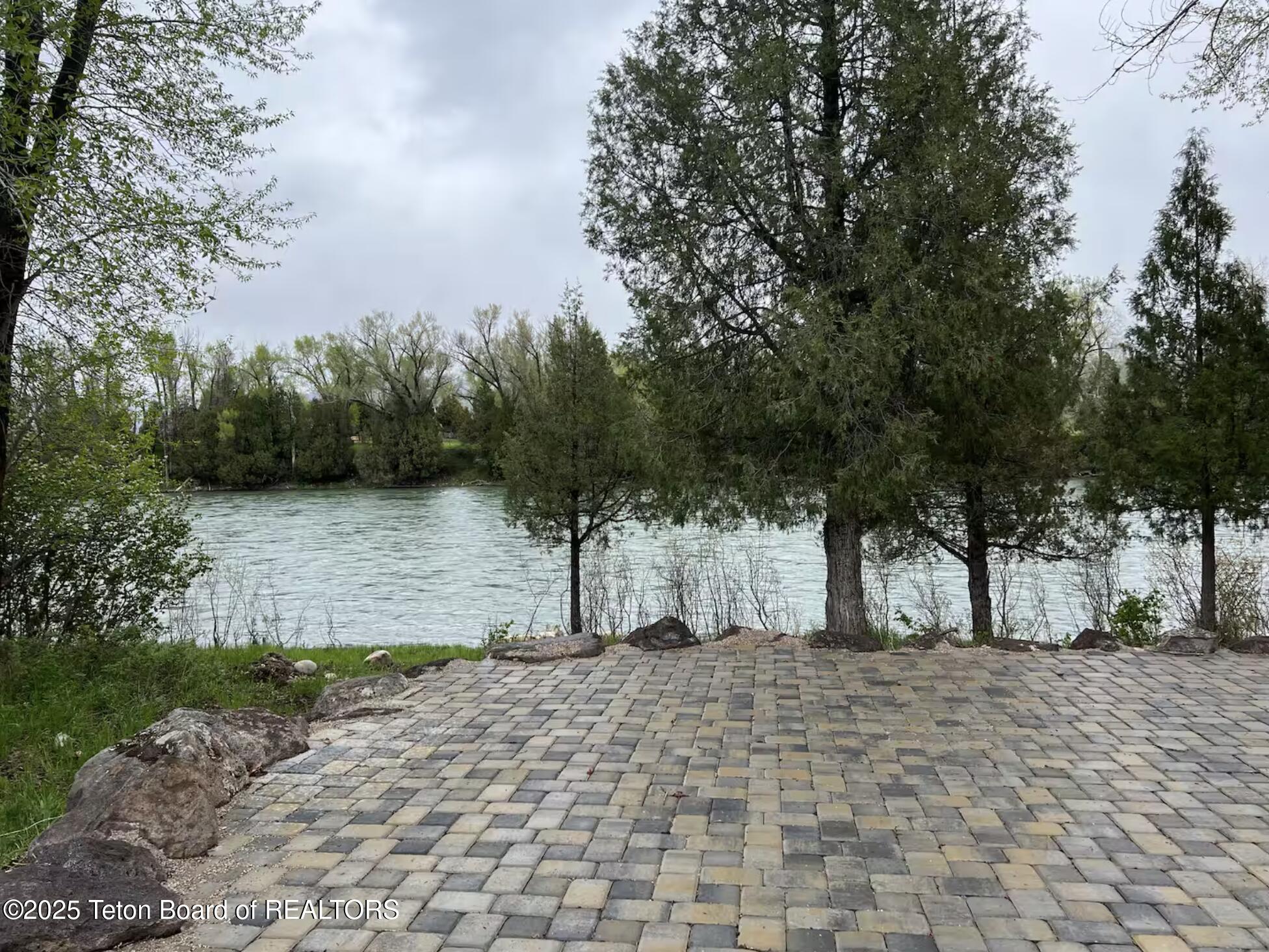 863 SNAKE RIVER Road