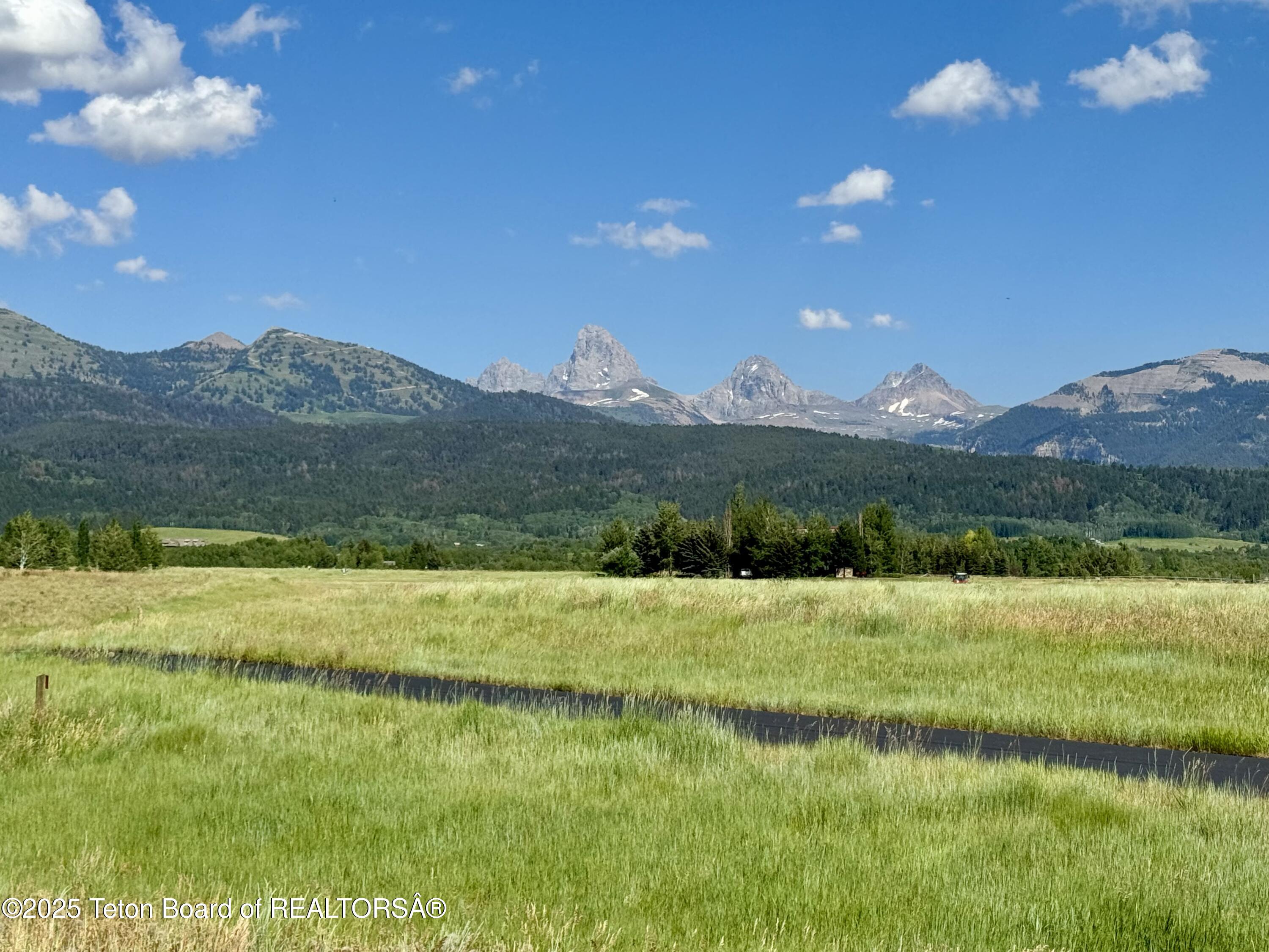 2410 SNOW CREST RANCH Drive