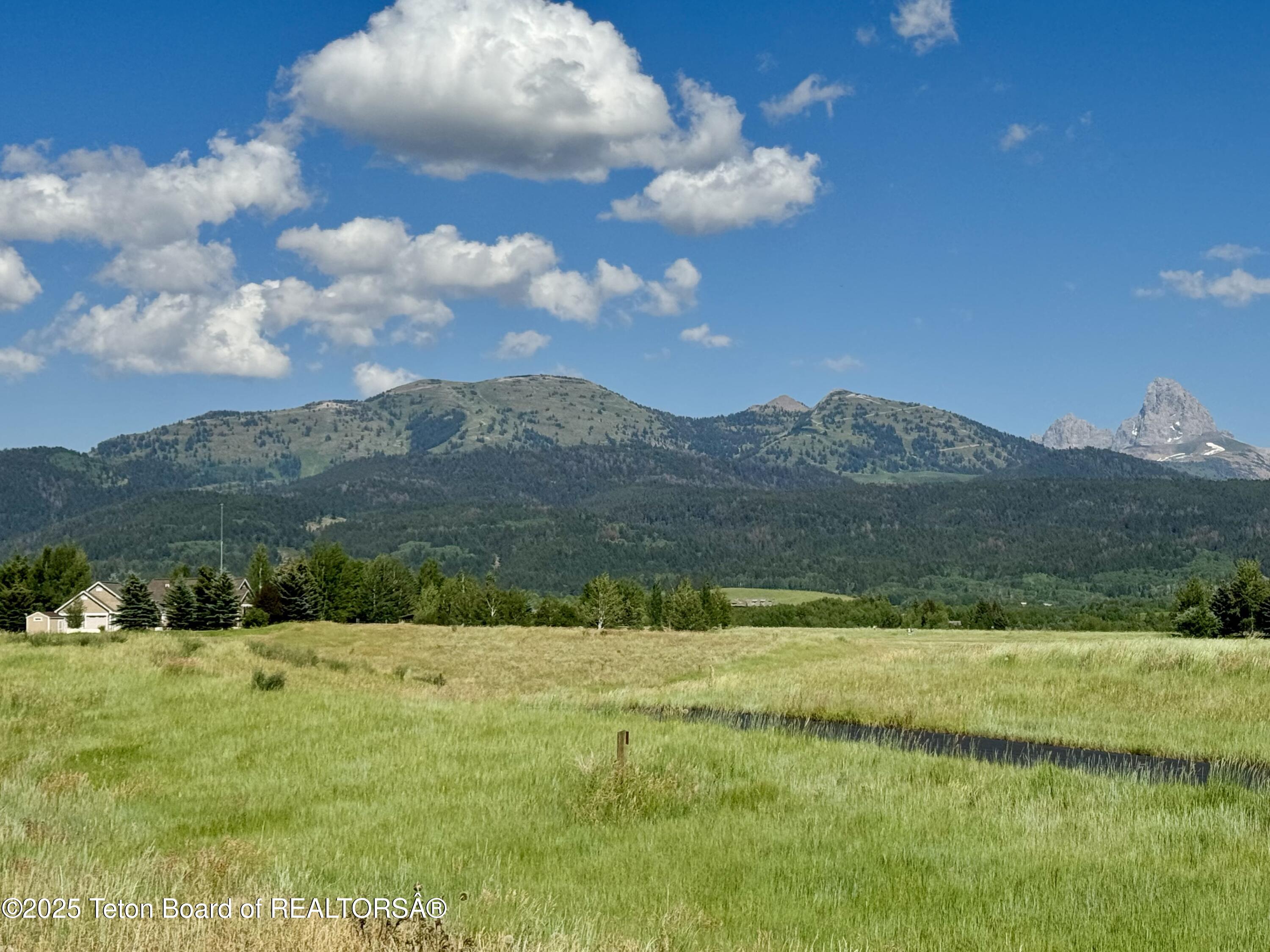 2410/2415 SNOW CREST RANCH DRIVE