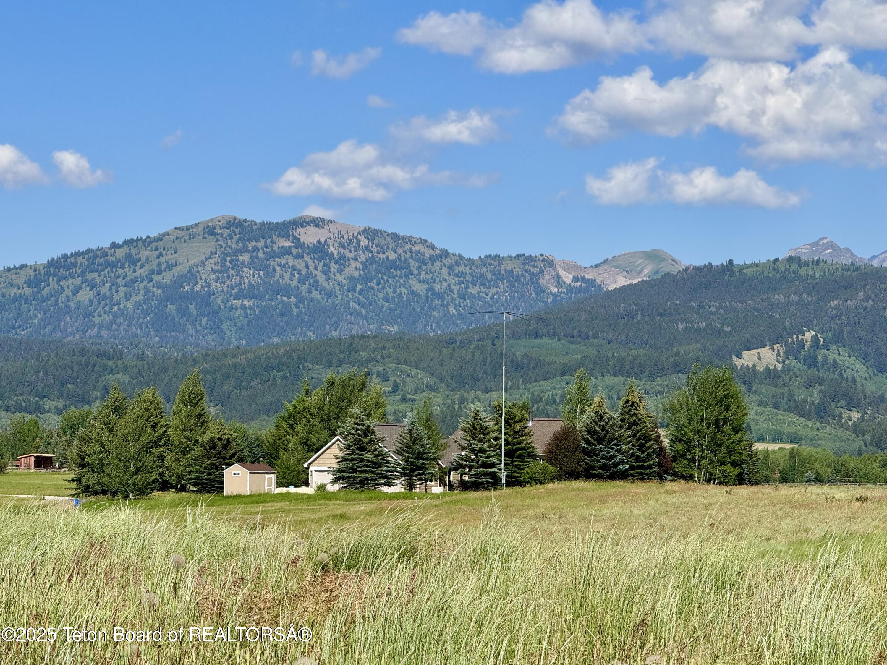 2410/2415 SNOW CREST RANCH DRIVE