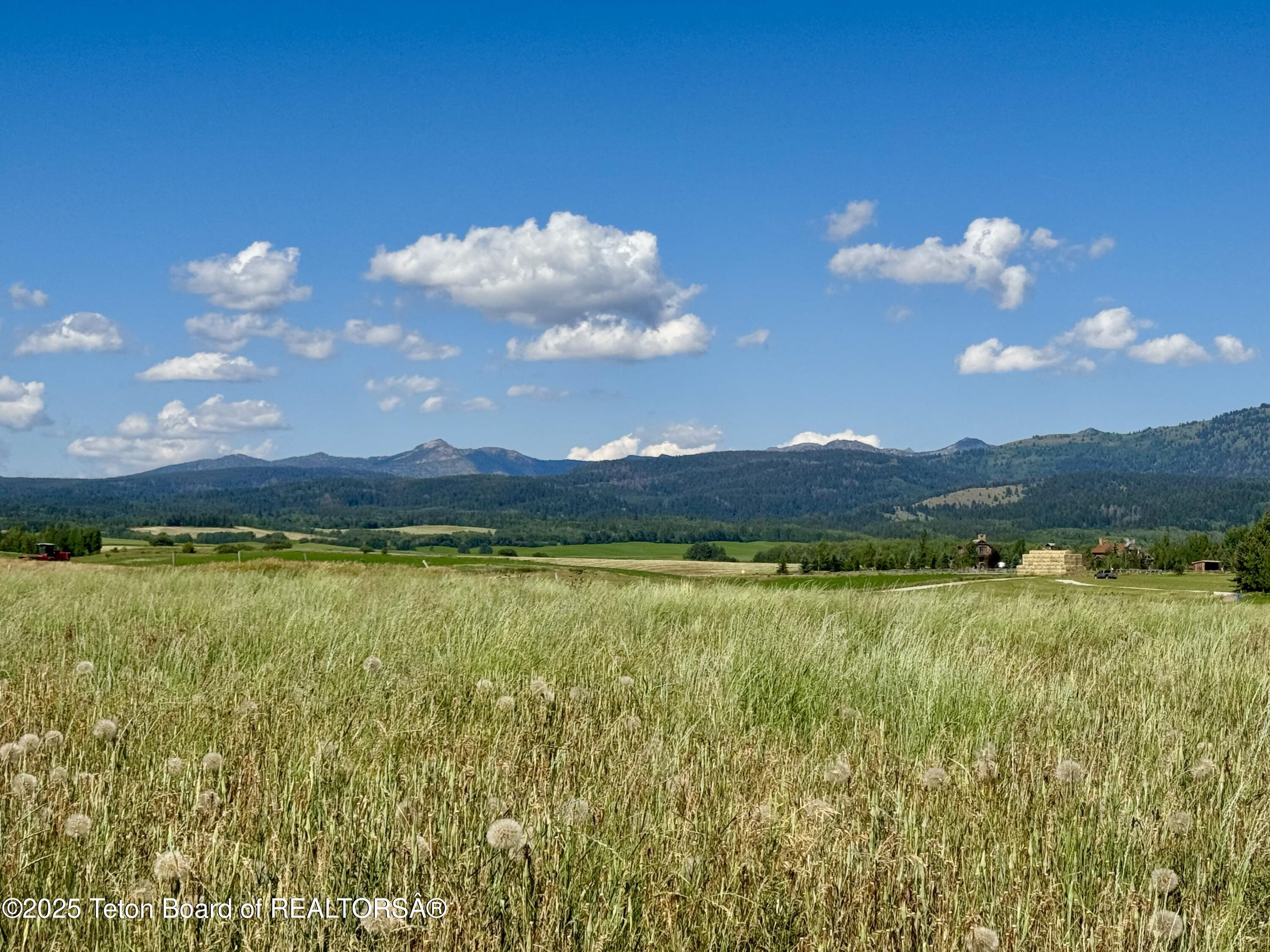 2410/2415 SNOW CREST RANCH DRIVE