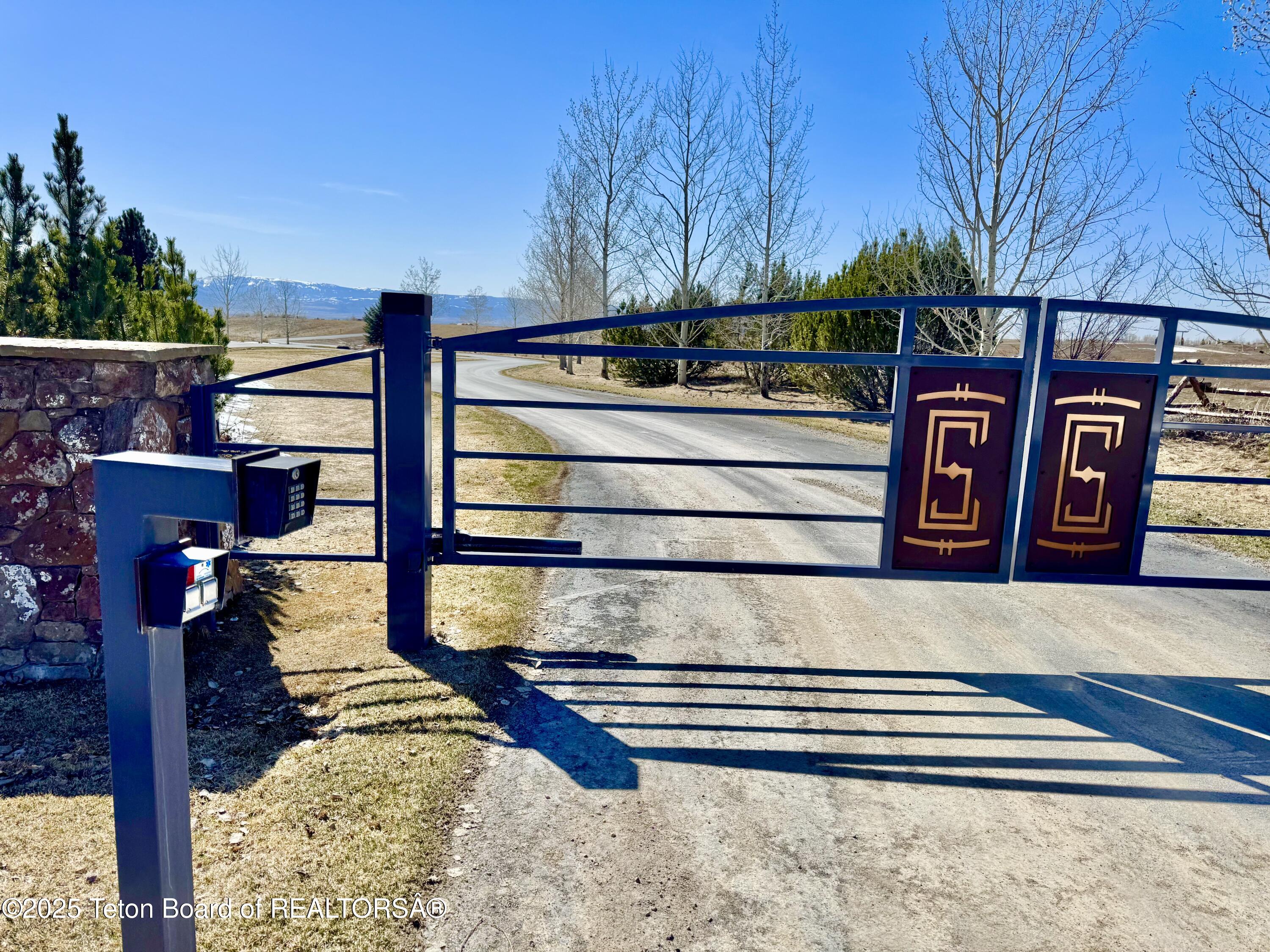 2410/2415 SNOW CREST RANCH DRIVE