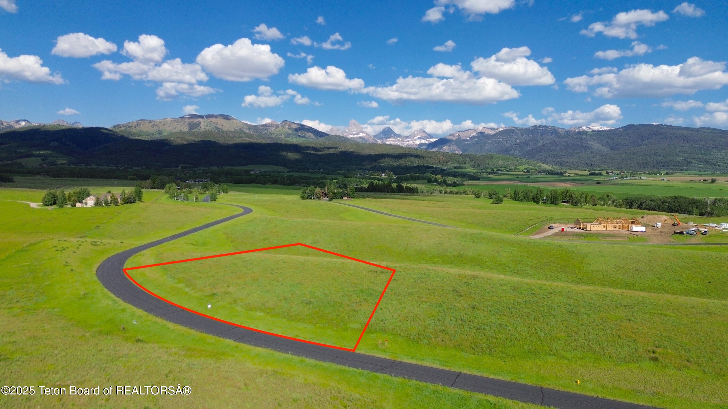 2410/2415 SNOW CREST RANCH DRIVE