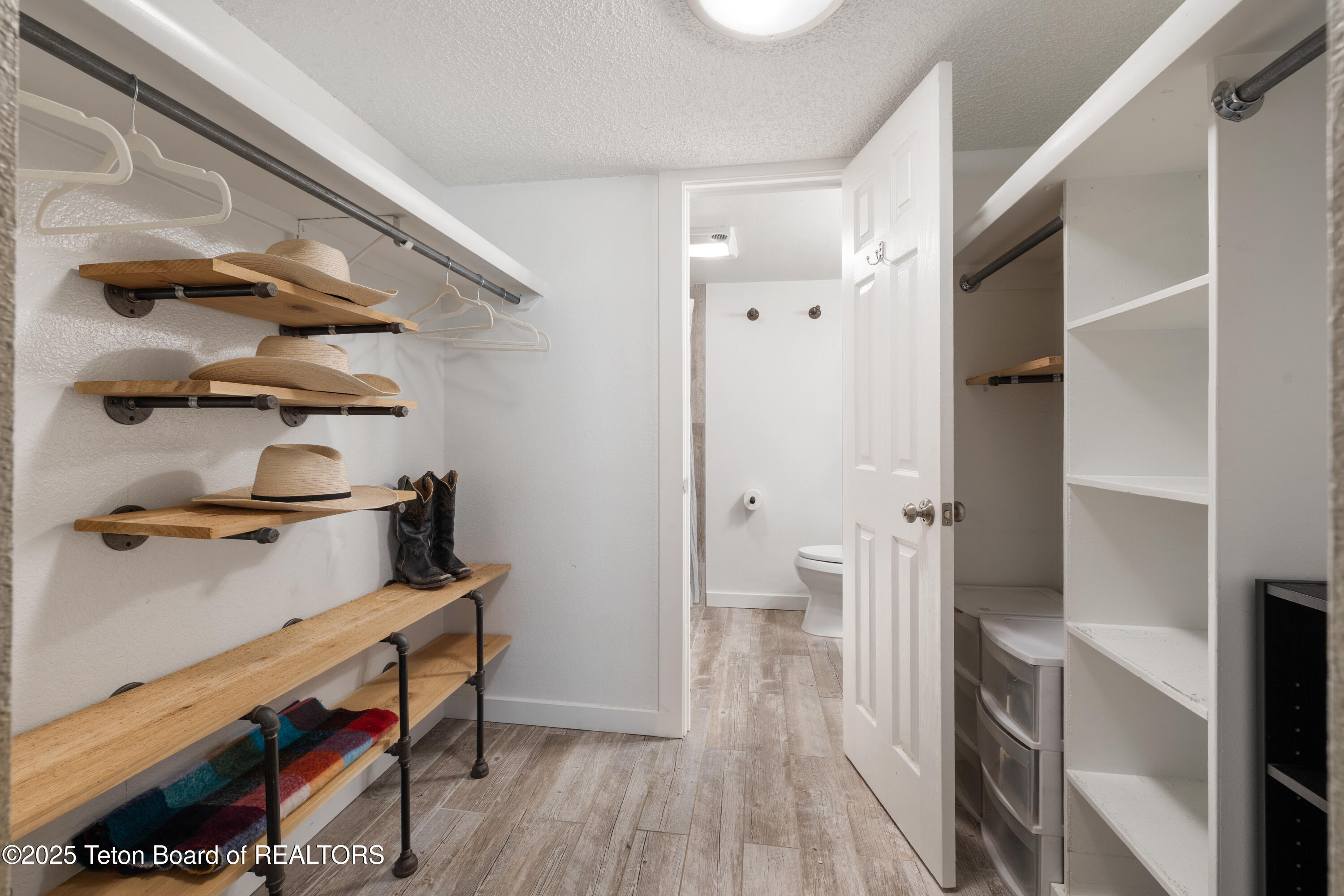 355 W DELONEY Avenue D-6