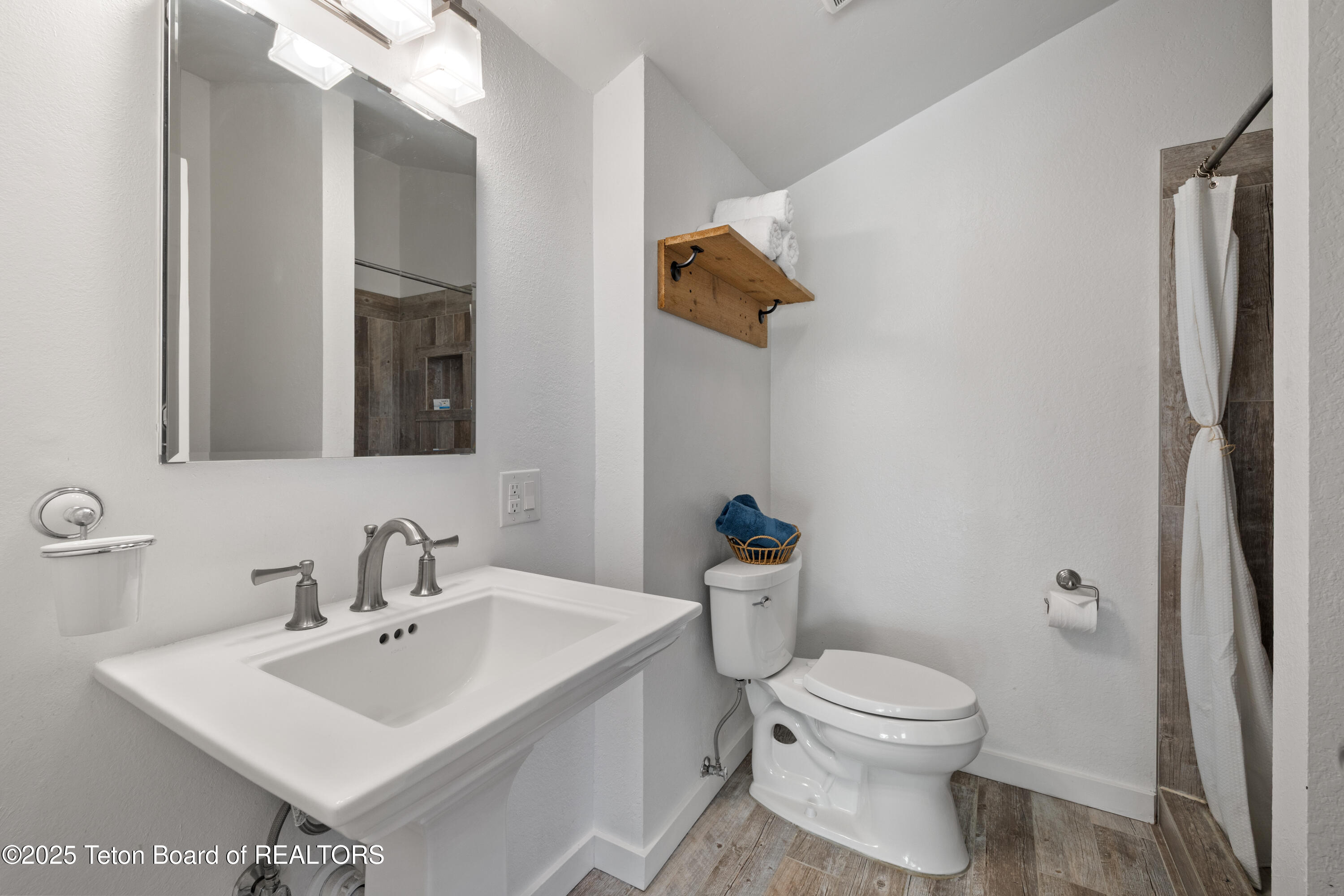 355 W DELONEY Avenue D-6