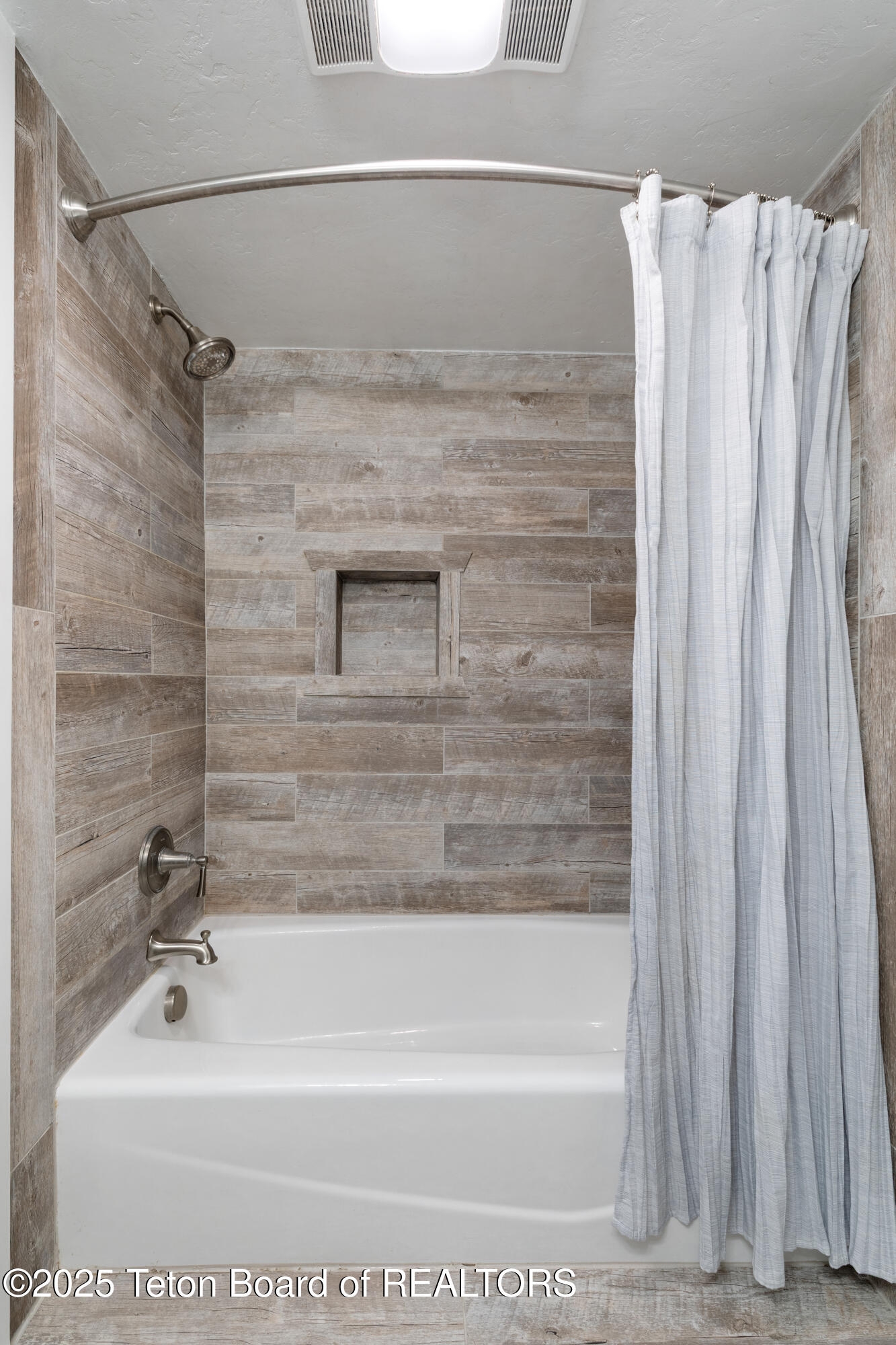 355 W DELONEY Avenue D-6